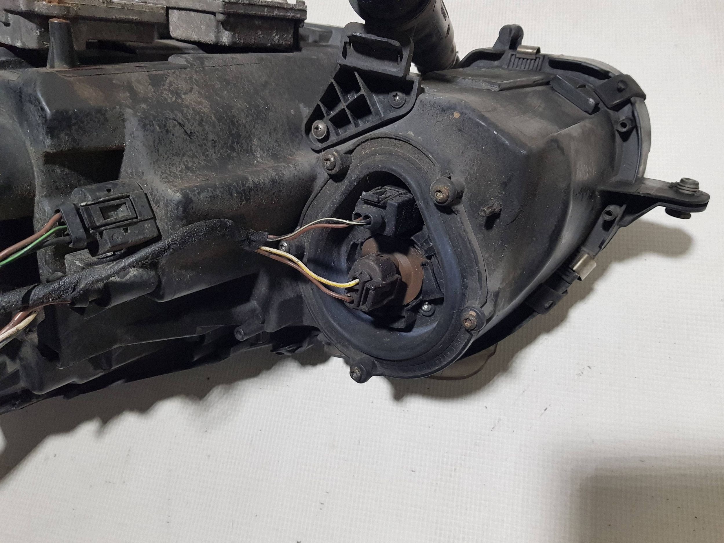 light XENON front right Mercedes E W211 right hand drive