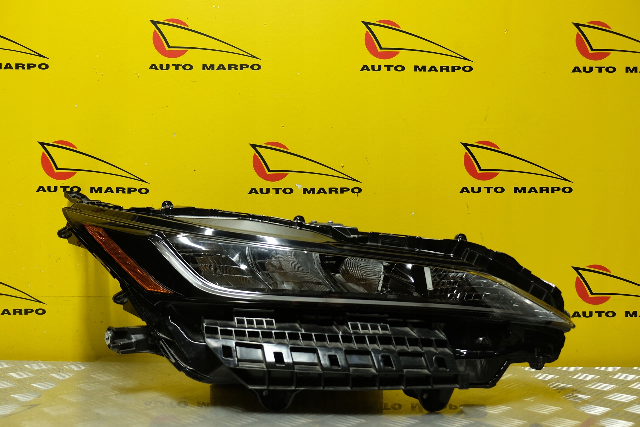 TOYOTA VENZA 2021 22 REFLEKTOR LAMPA PRZÓD LED USA Strona zabudowy prawa