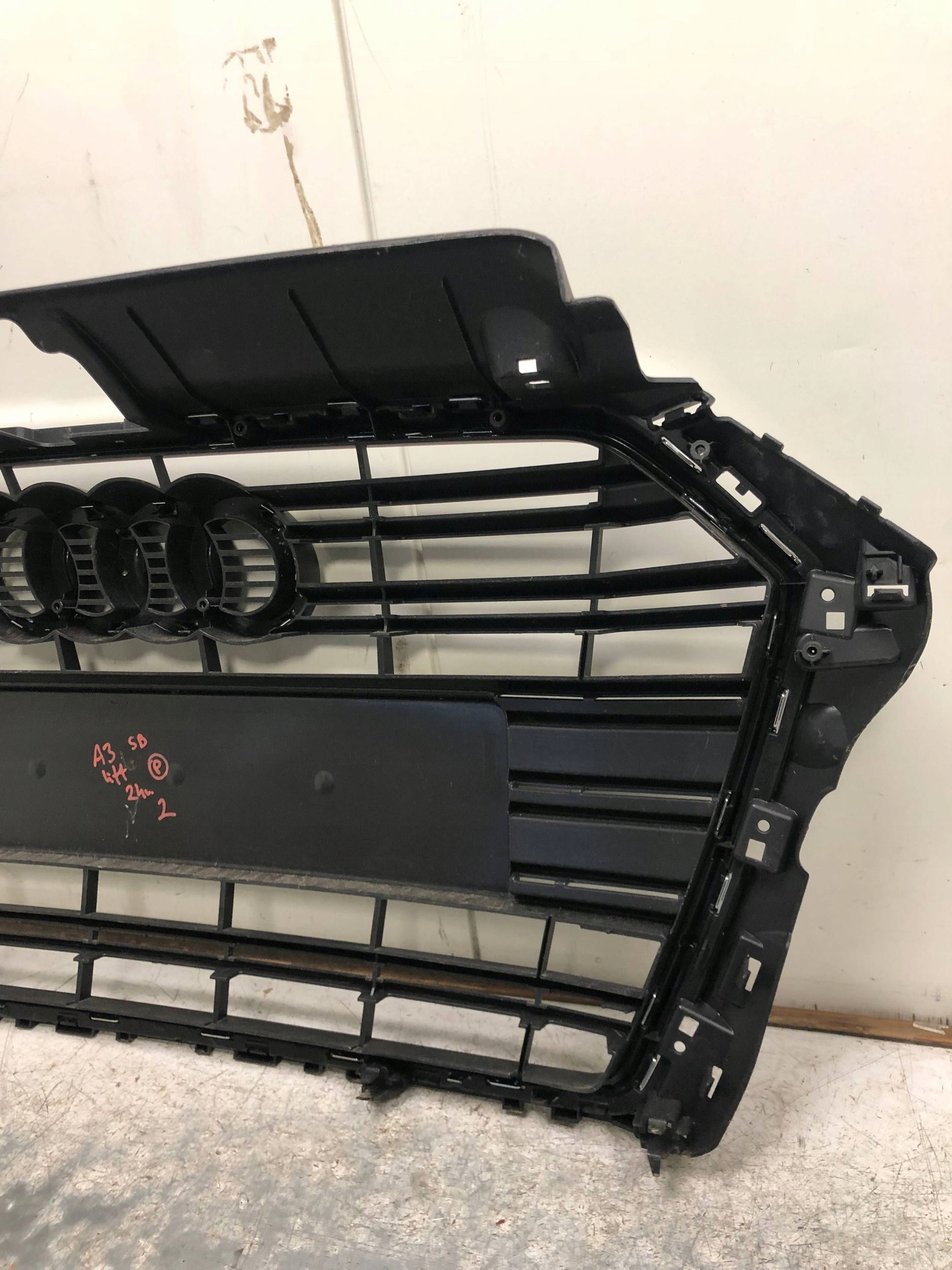 Grill Grill AUDI A3 8V SB LIFT 8V3853651AA