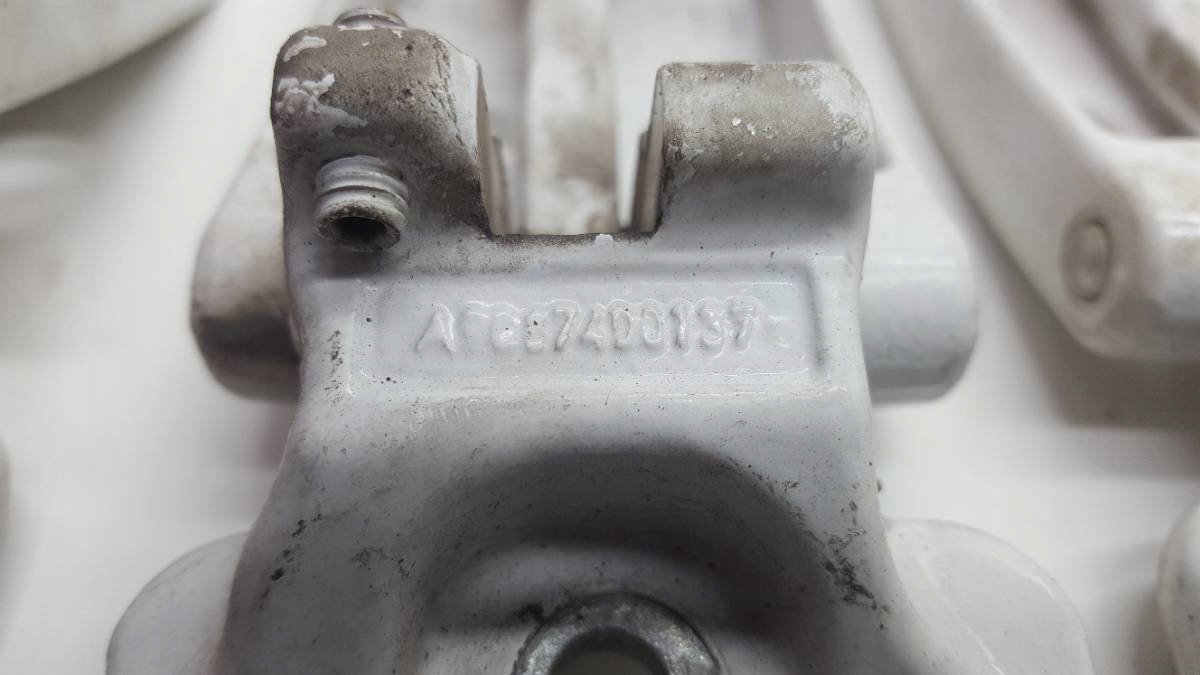 ZAWIAS ZAWIASY TYŁ KOMPLET 906 W906 SPRINTER CRAFTER I 270 BIAŁE Jakość części (zgodnie z GVO) O - oryginał z logo producenta pojazdu (OE)