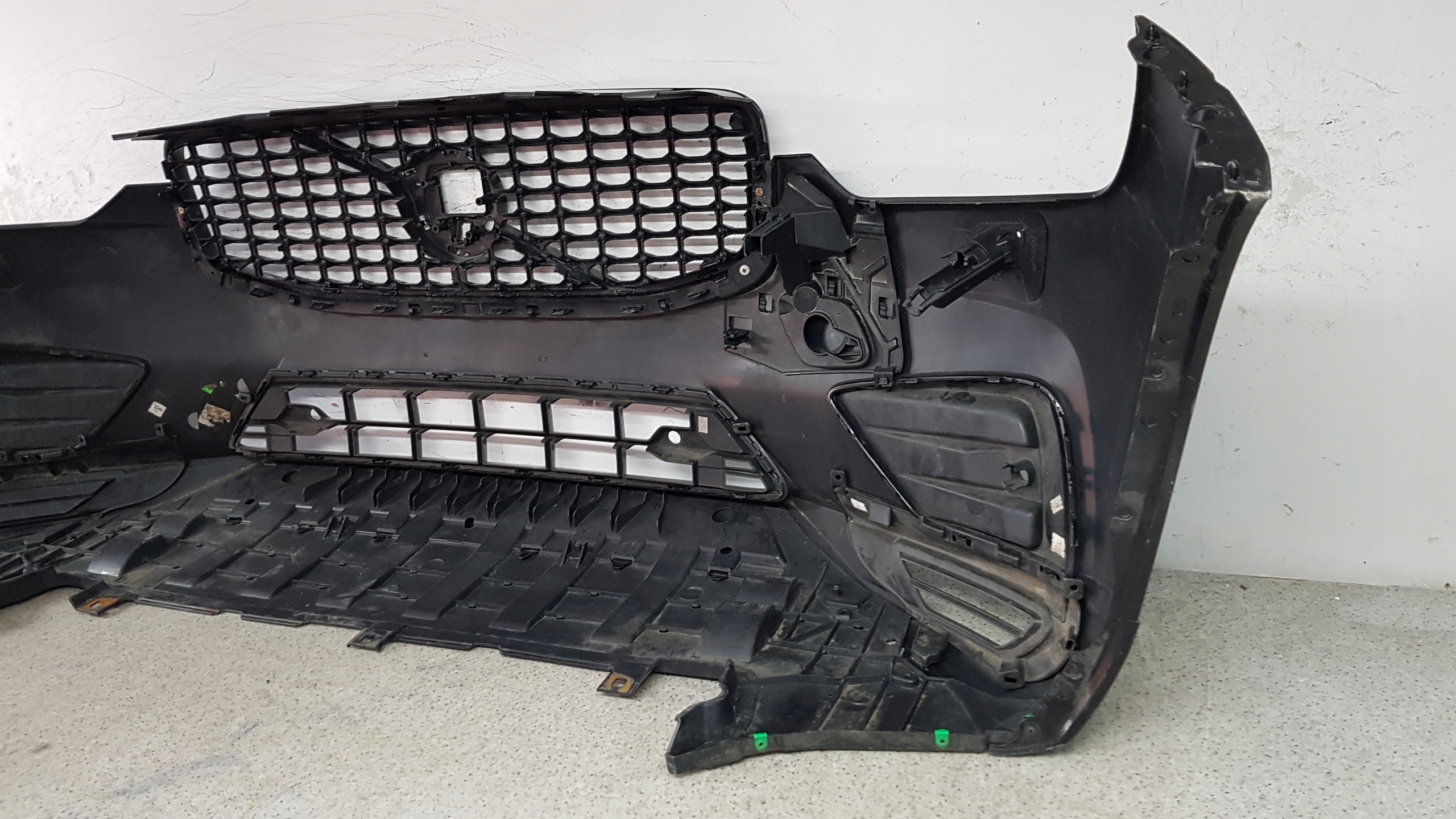 VOLVO XC60 2 II R design 2017 - bumper front 8005