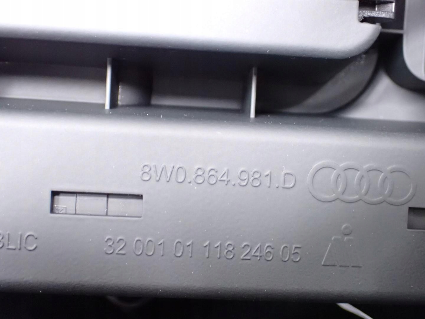 тунель подлокотник зарядка usb европа оригинал Audi A4 B9 8W 20R
