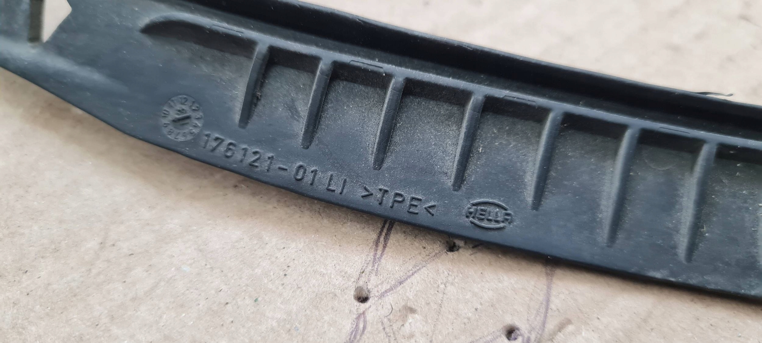 A6 C7 4G gasket rubber lights left left front 17612101