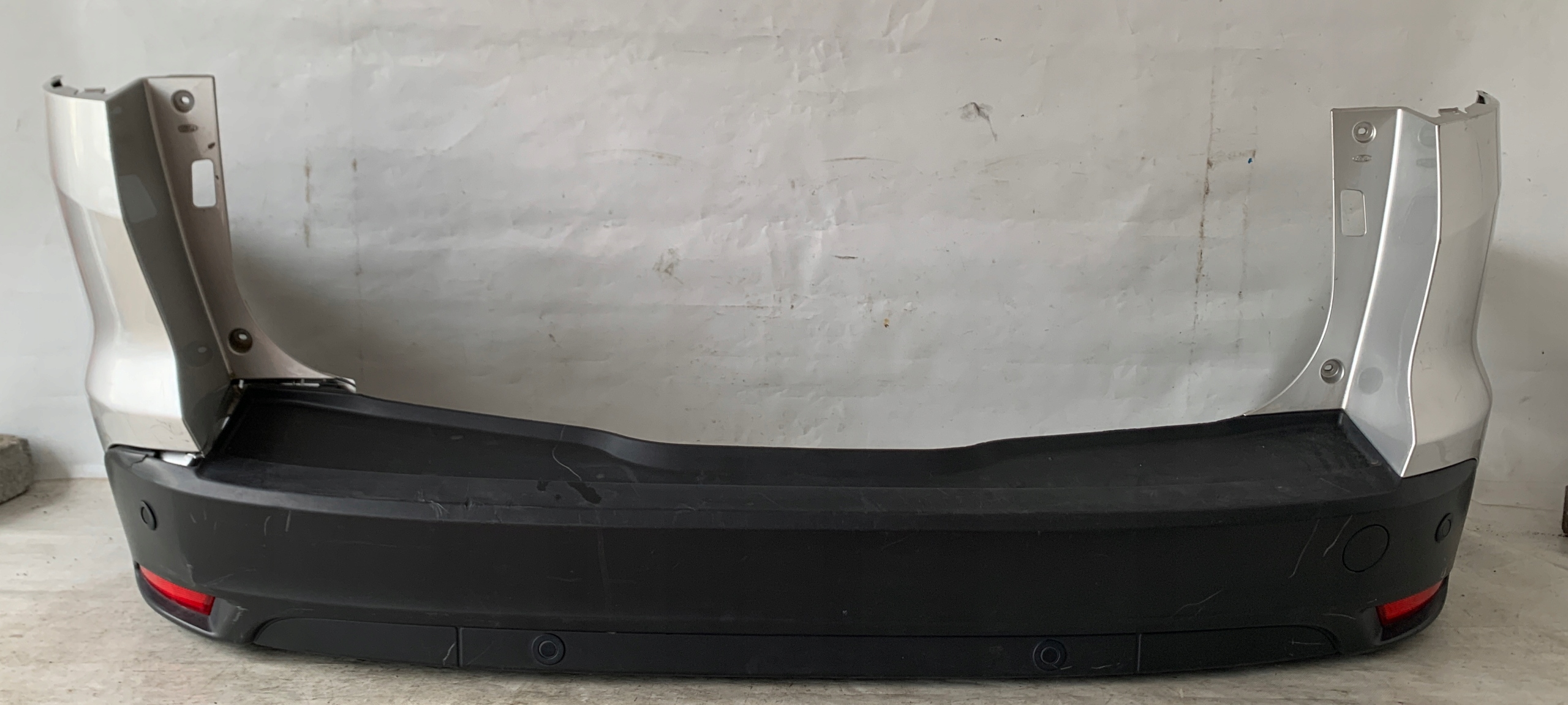 # ZDERZAK TYŁ TYLNY FORD FOCUS MK3 KOMBI PDC