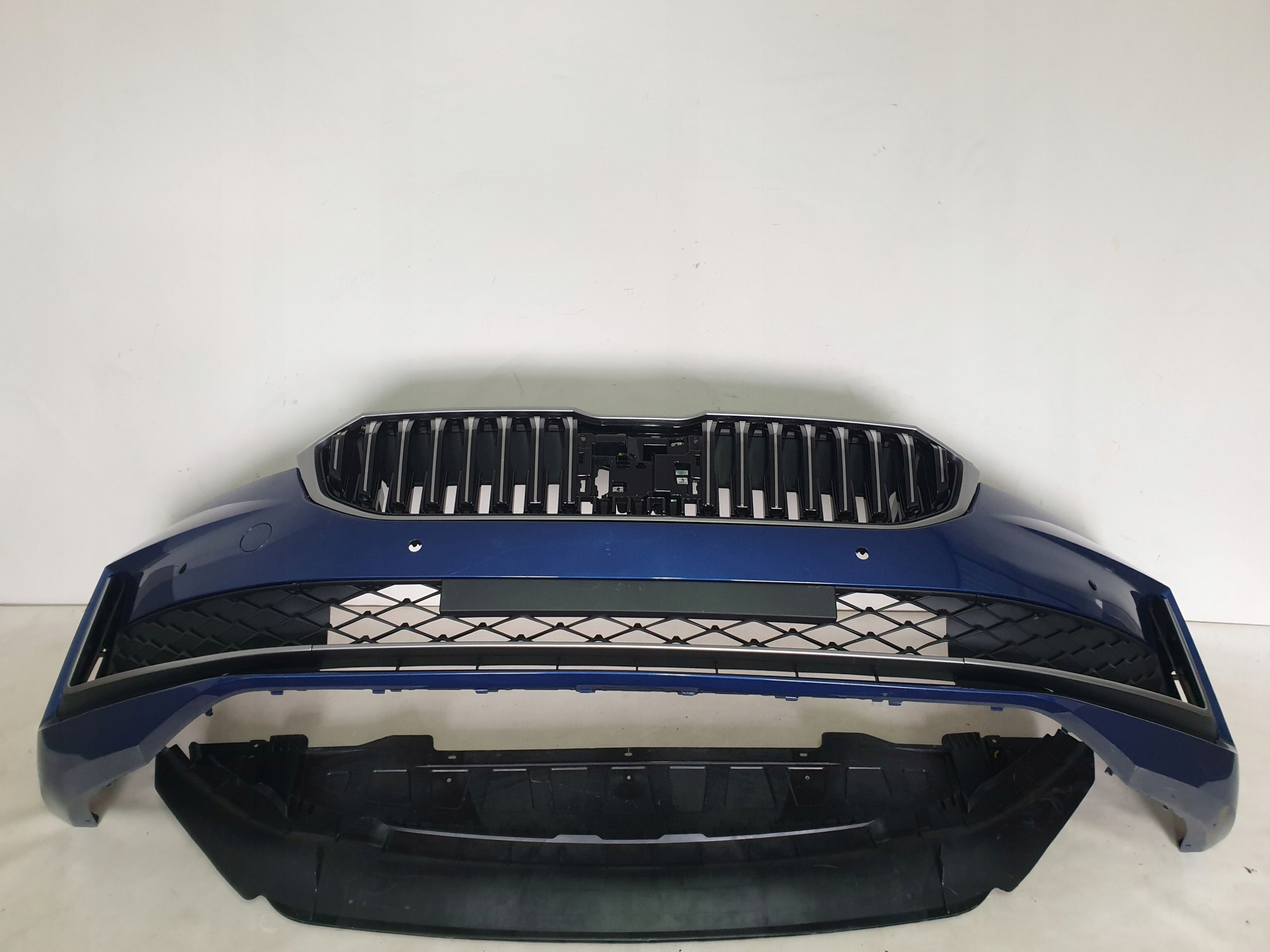 SKODA SUPERB IV 3P0 23-> bumper front front 6 x PDC cover 3P0807221