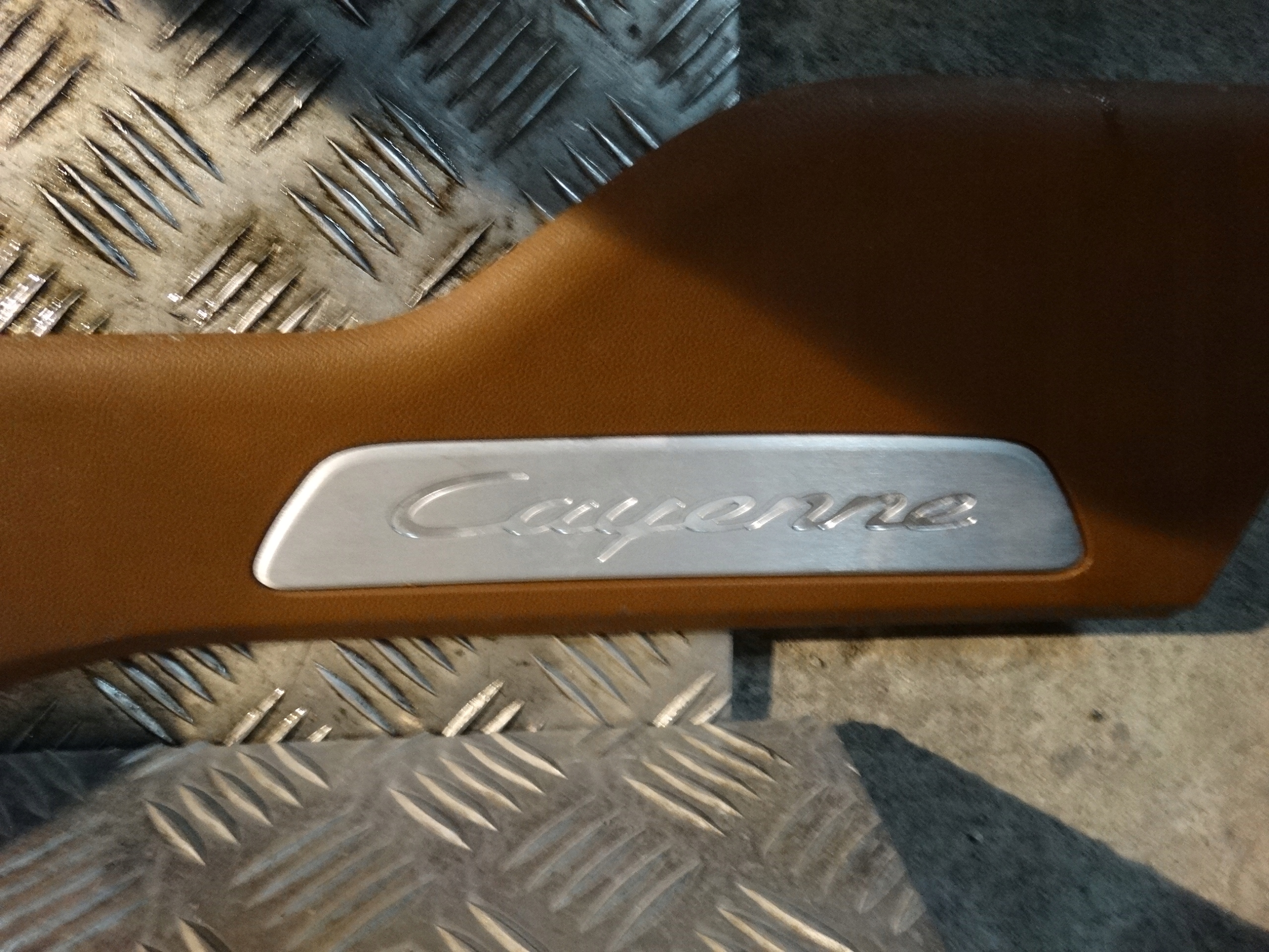 cover cap of the threshold right PORSCHE CAYENNE 9Y 1