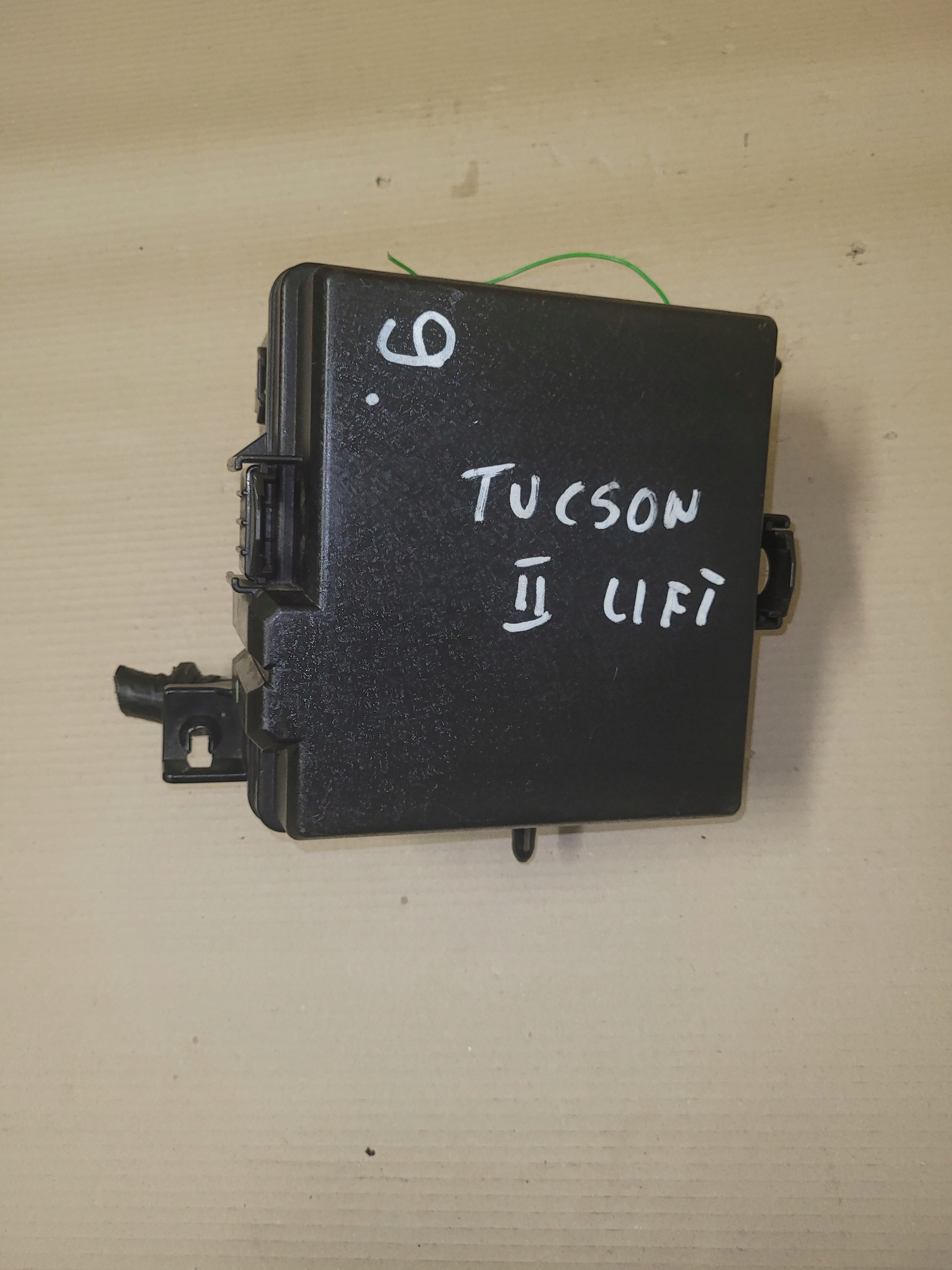 HYUNDAI TUCSON II LIFT SKRZYNKA BEZPIECZNIKÓW