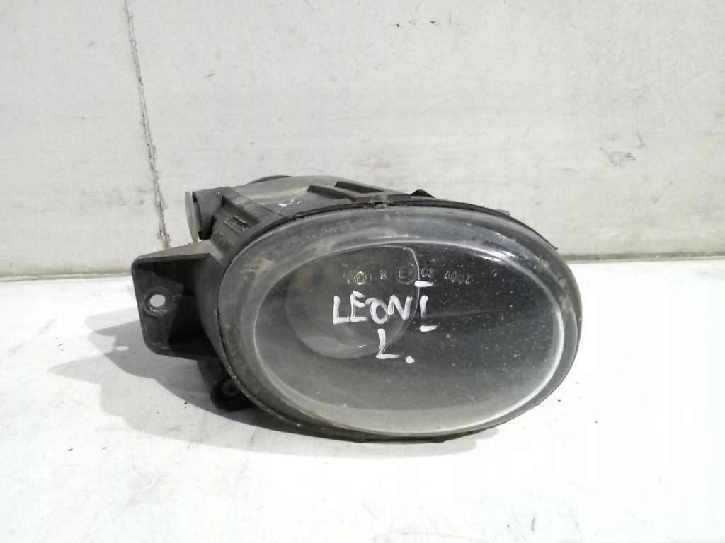 Seat Leon and fog light left
