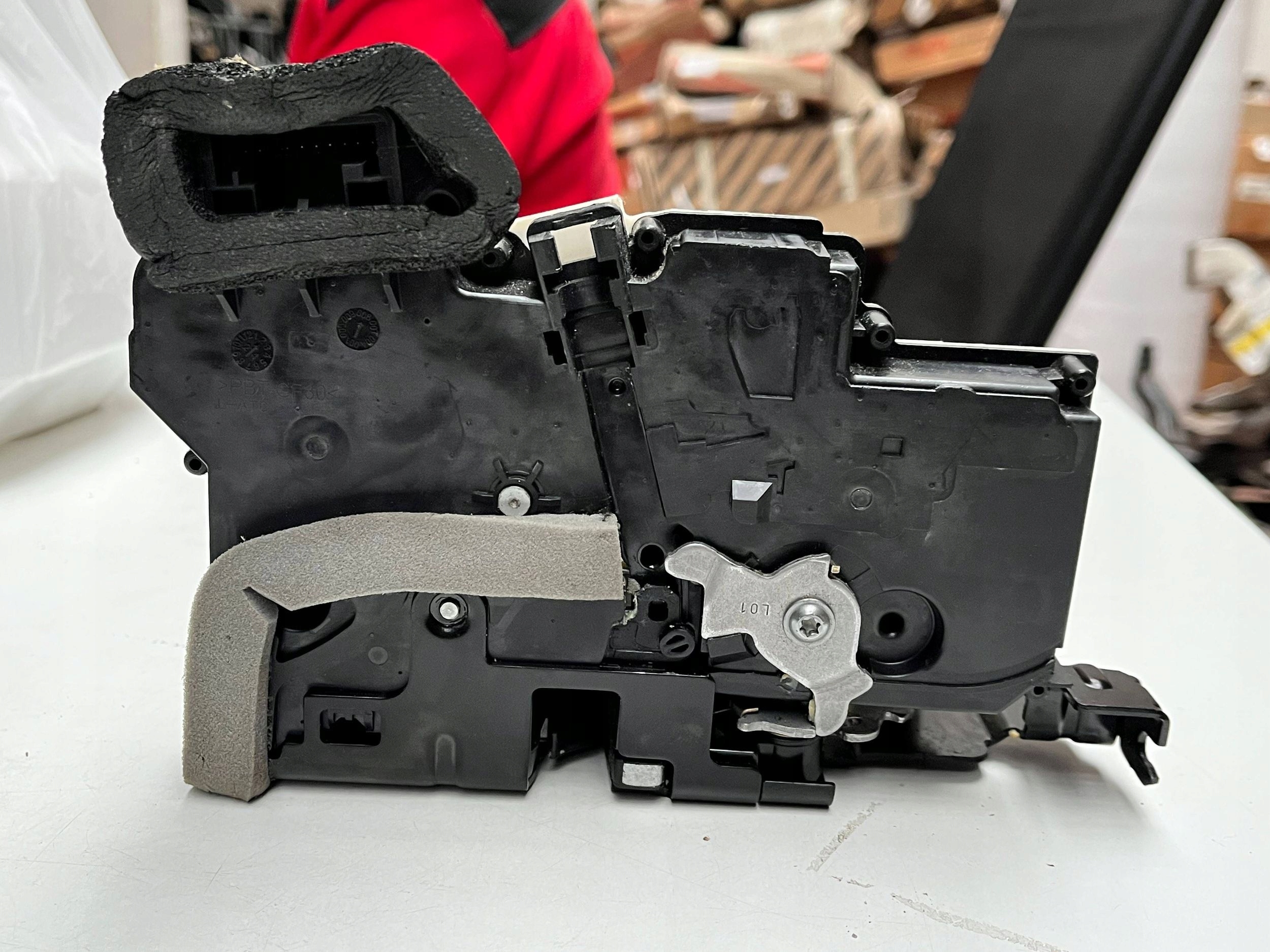 AUDI A6 C8 lock door left rear part 4K0839015R !J