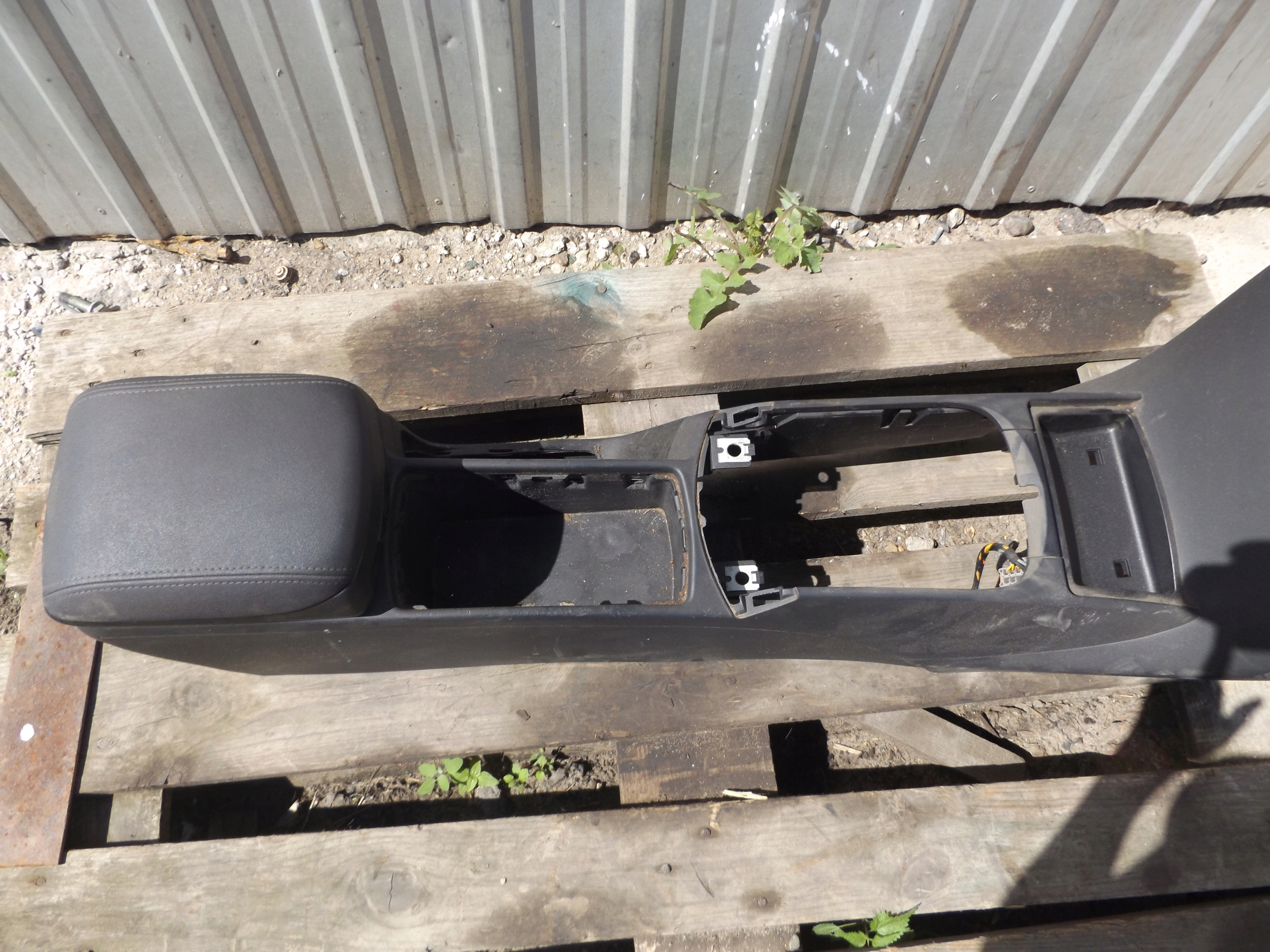 VOLVO V50 TUNEL ŚRODKOWY Producent części Volvo OE