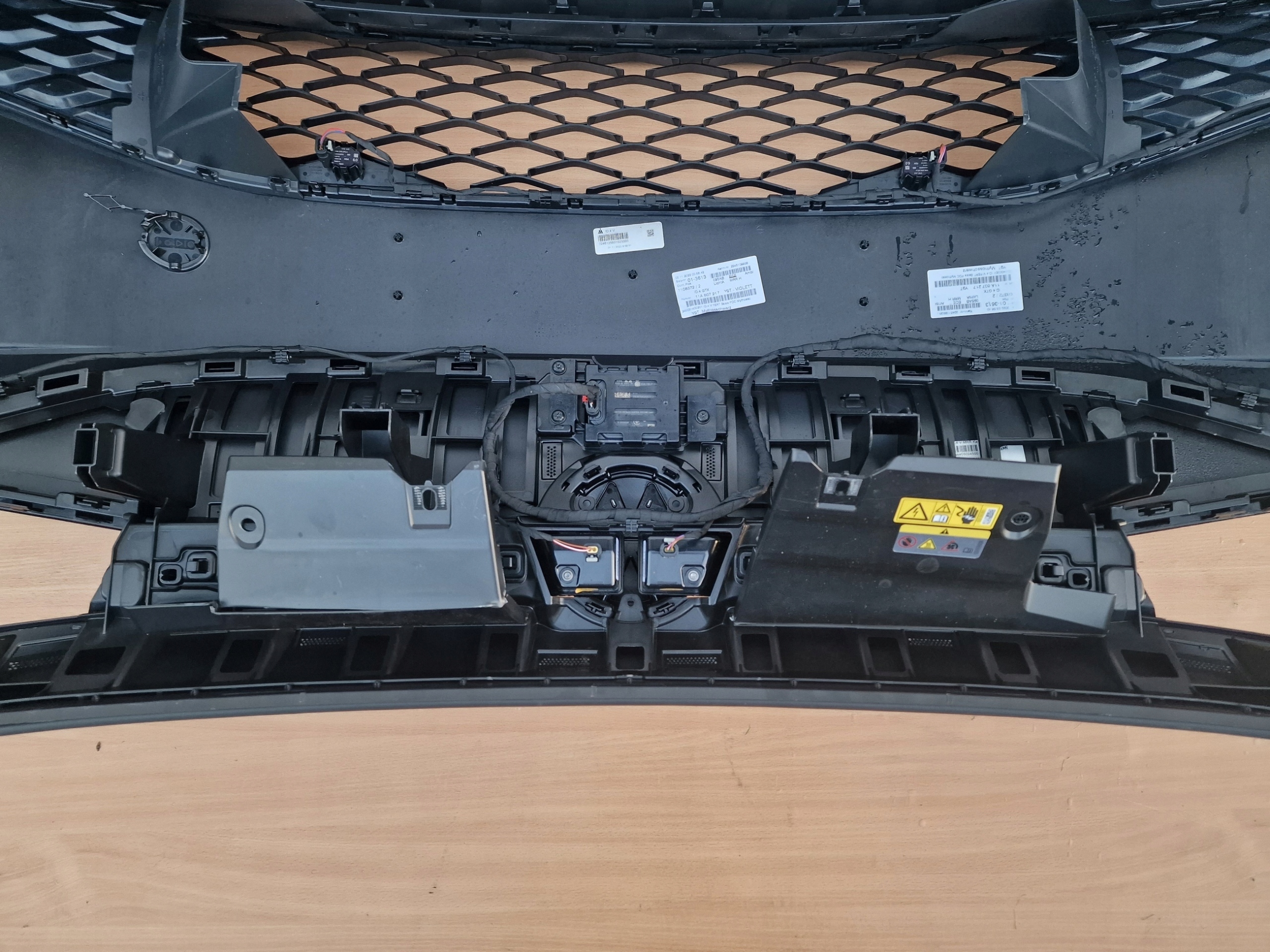 VW ID4 GTX bumper front RADAR LEDY sensors DRL
