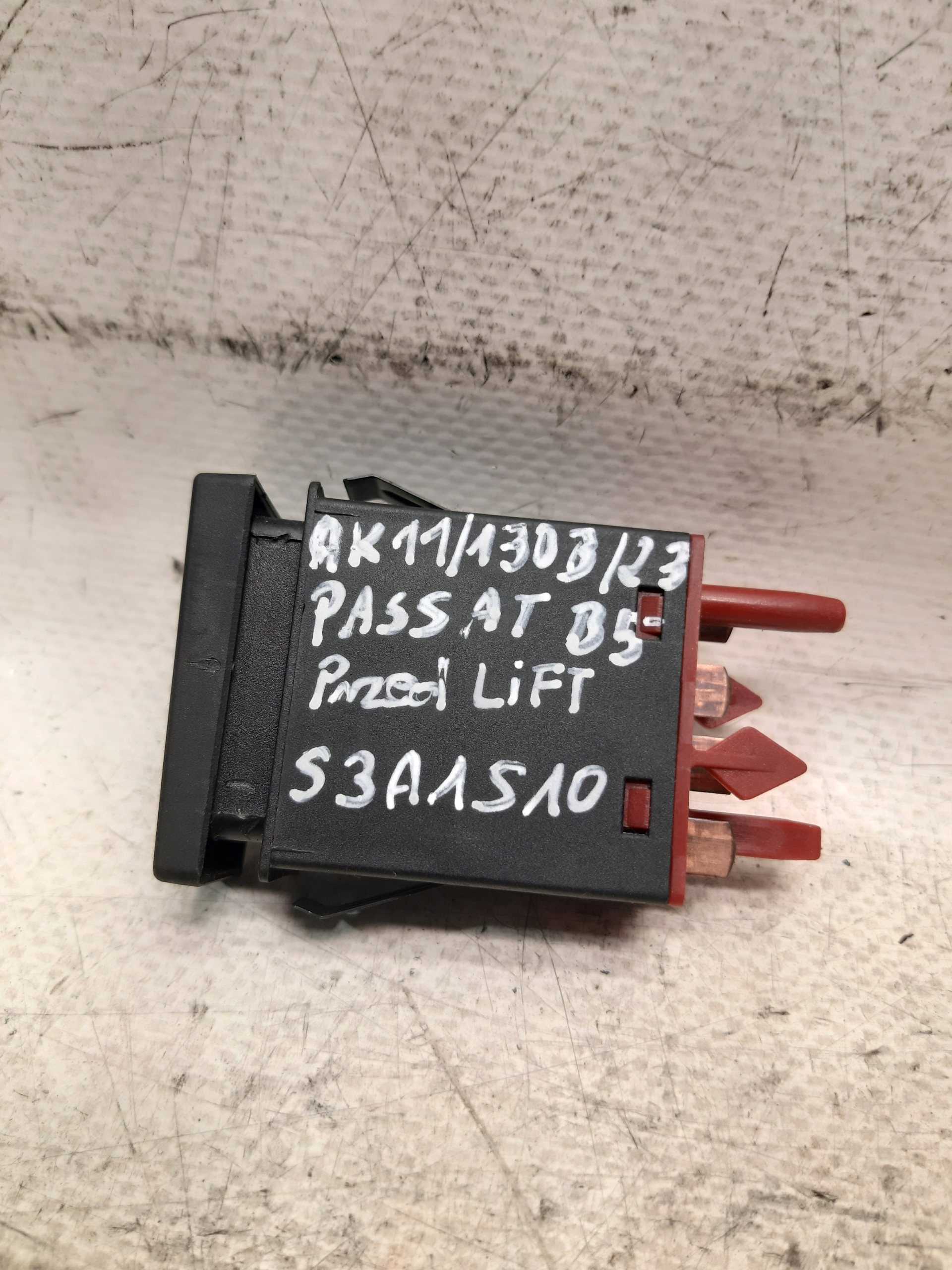 switch button switch ESP Volkswagen PASSAT B5 OE 3B0927134A