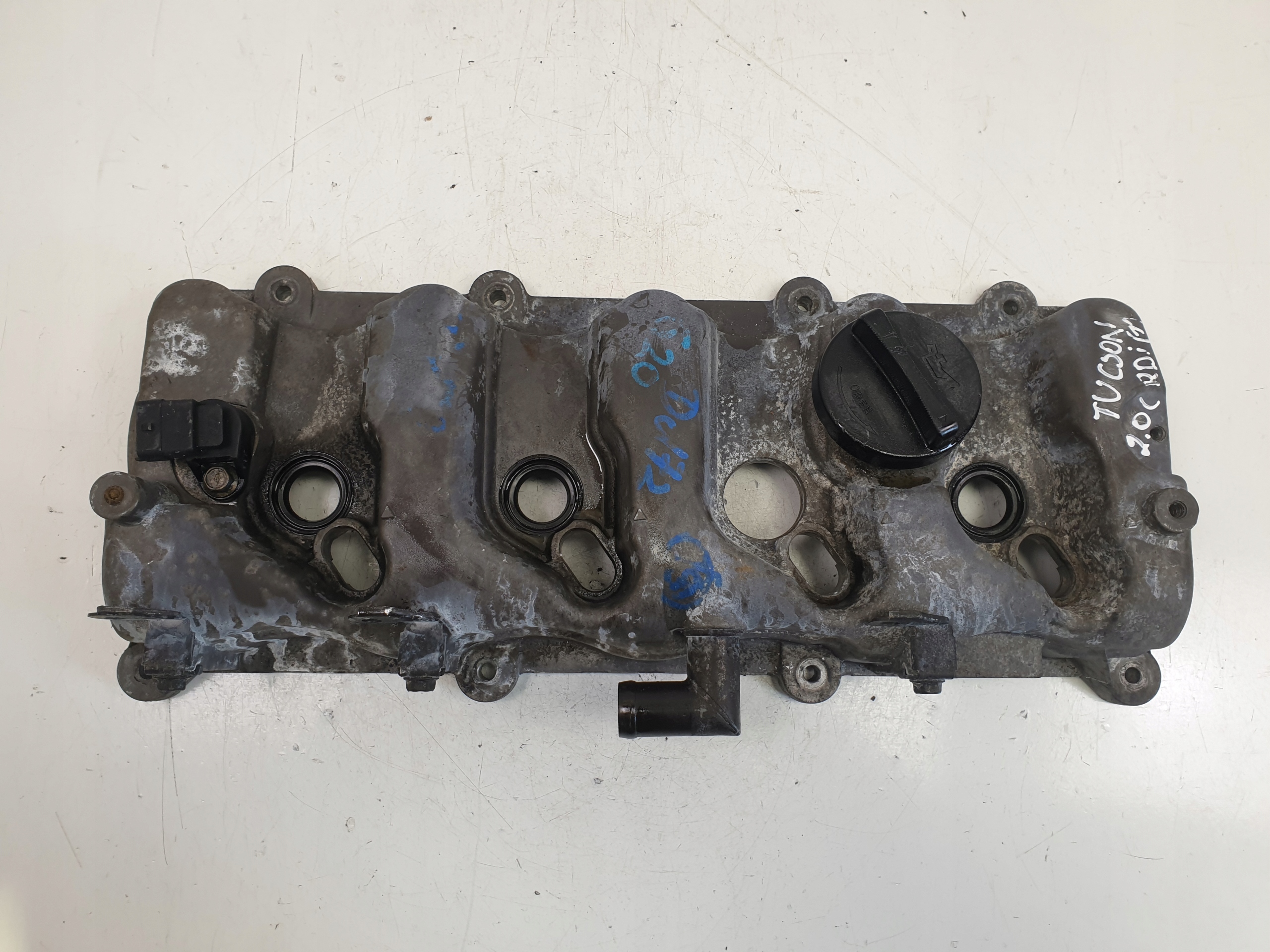 Hyundai Tucson 2.0 CRDI кришка клапана