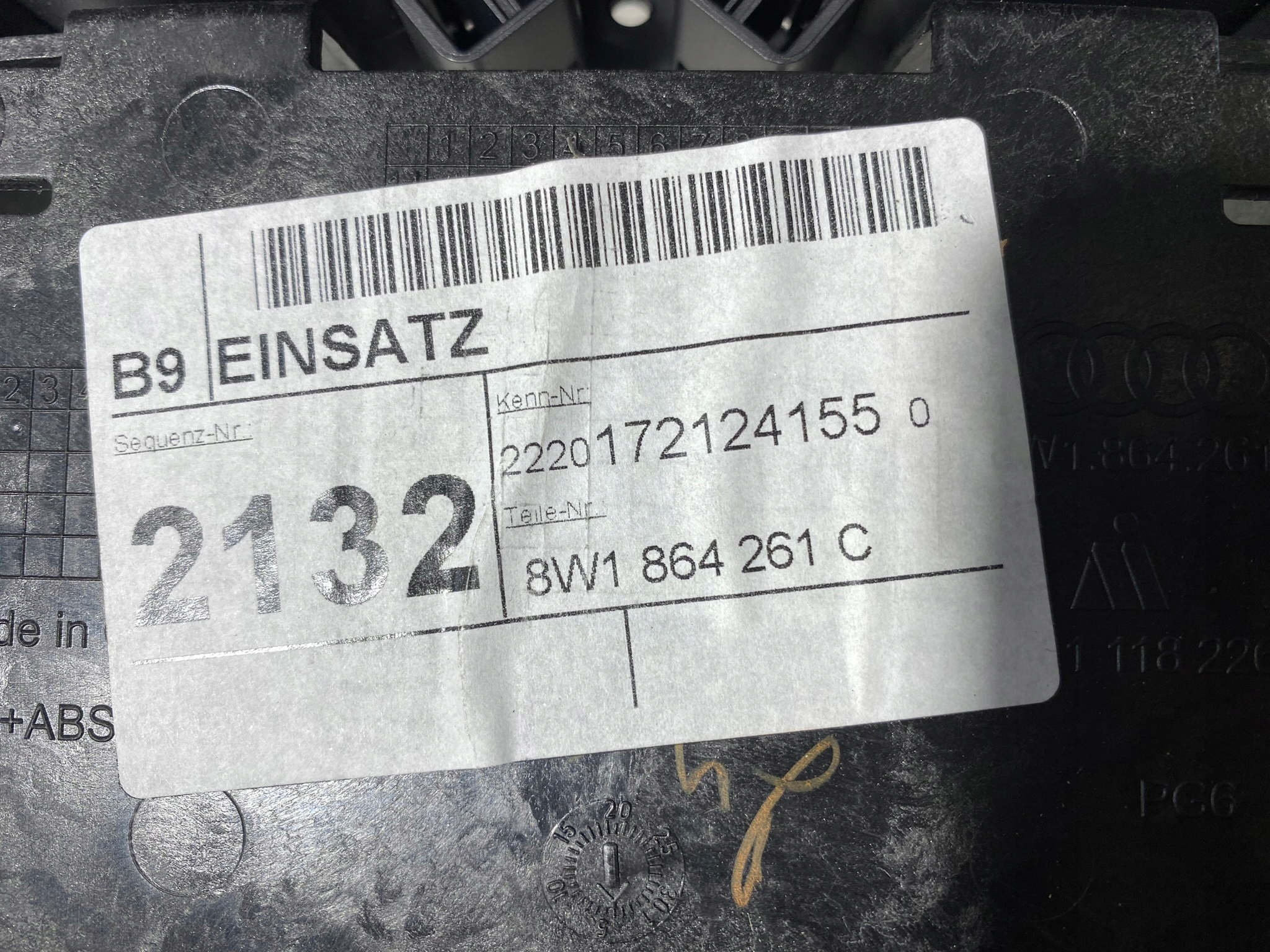 AUDI A4 B9 PANEL střední 8W1864261C