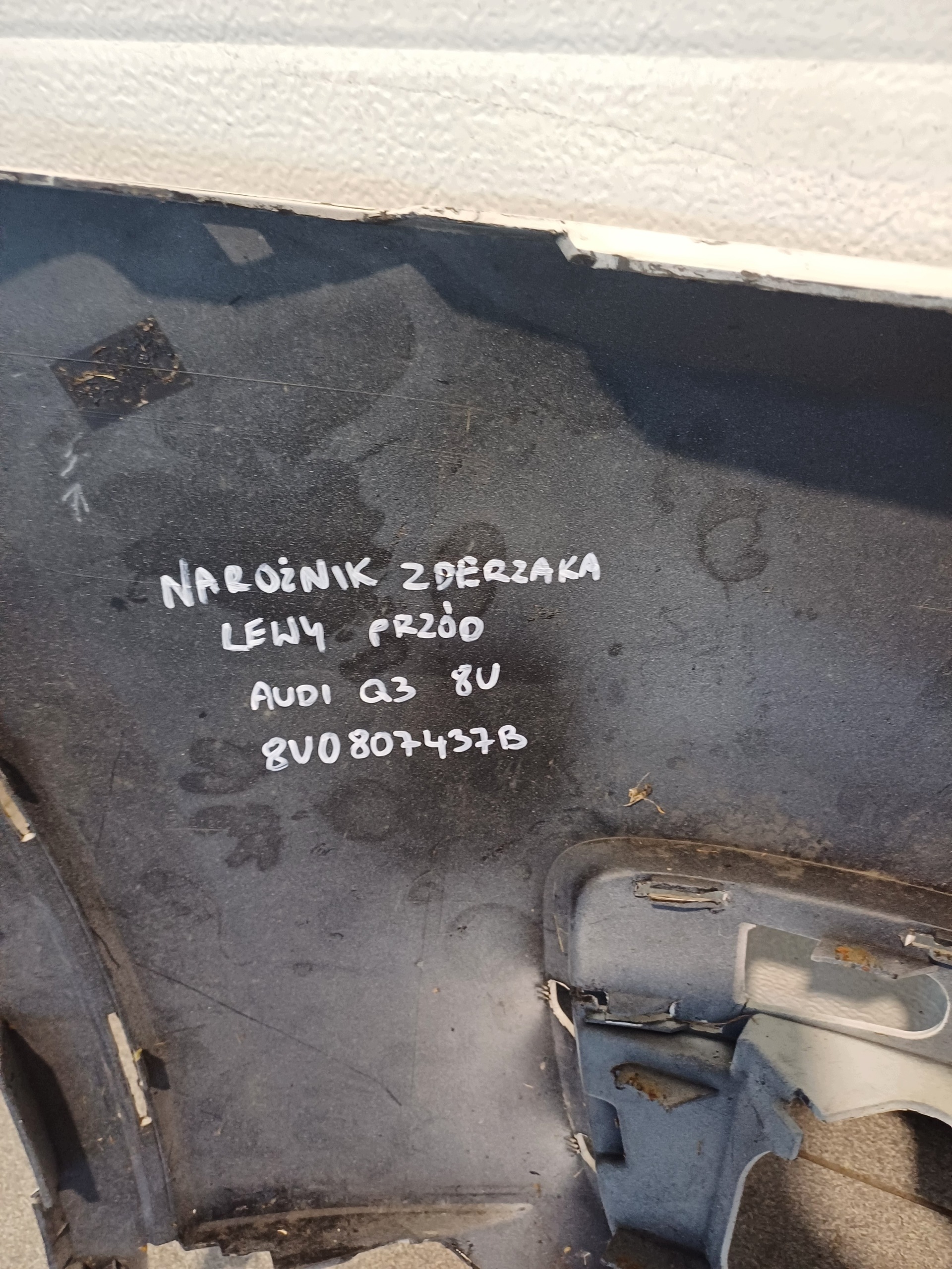 corner of a bumper left front front AUDI Q3 8U 8U0807437B