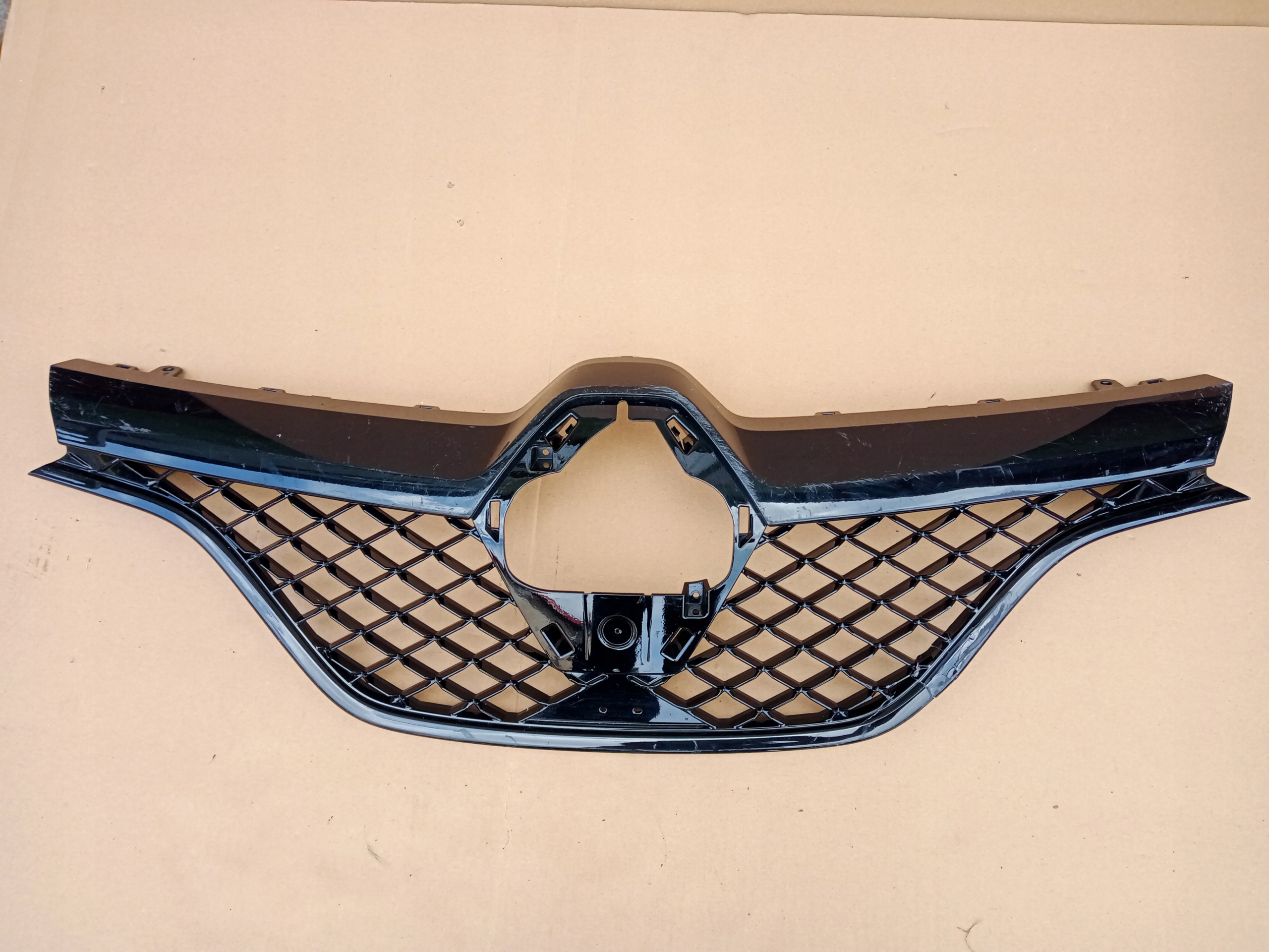 新品】ルノー メガーヌ RS グリル 62256-5738R 【公式通販】