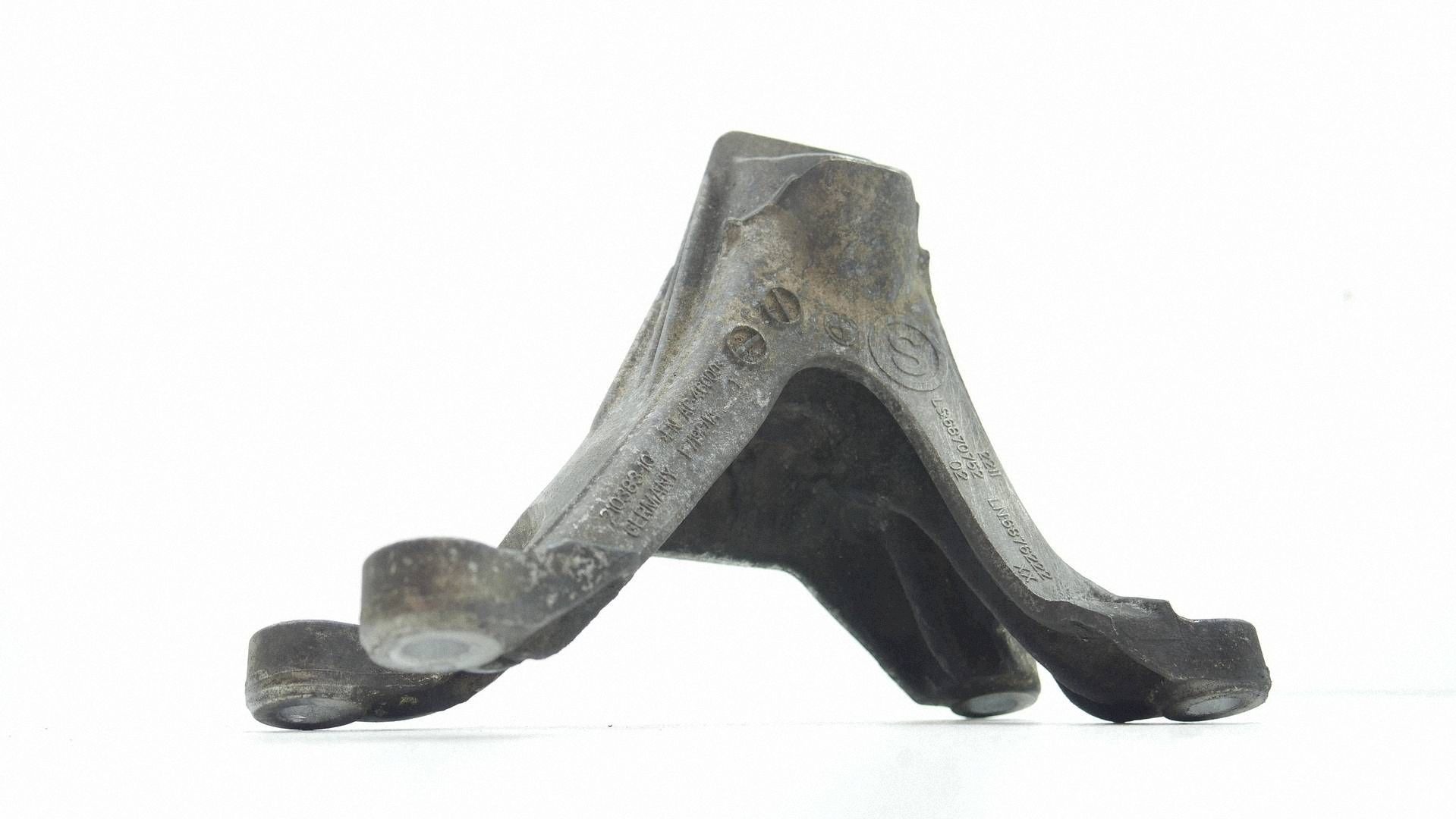engine mount BMW G30 G31 6870752