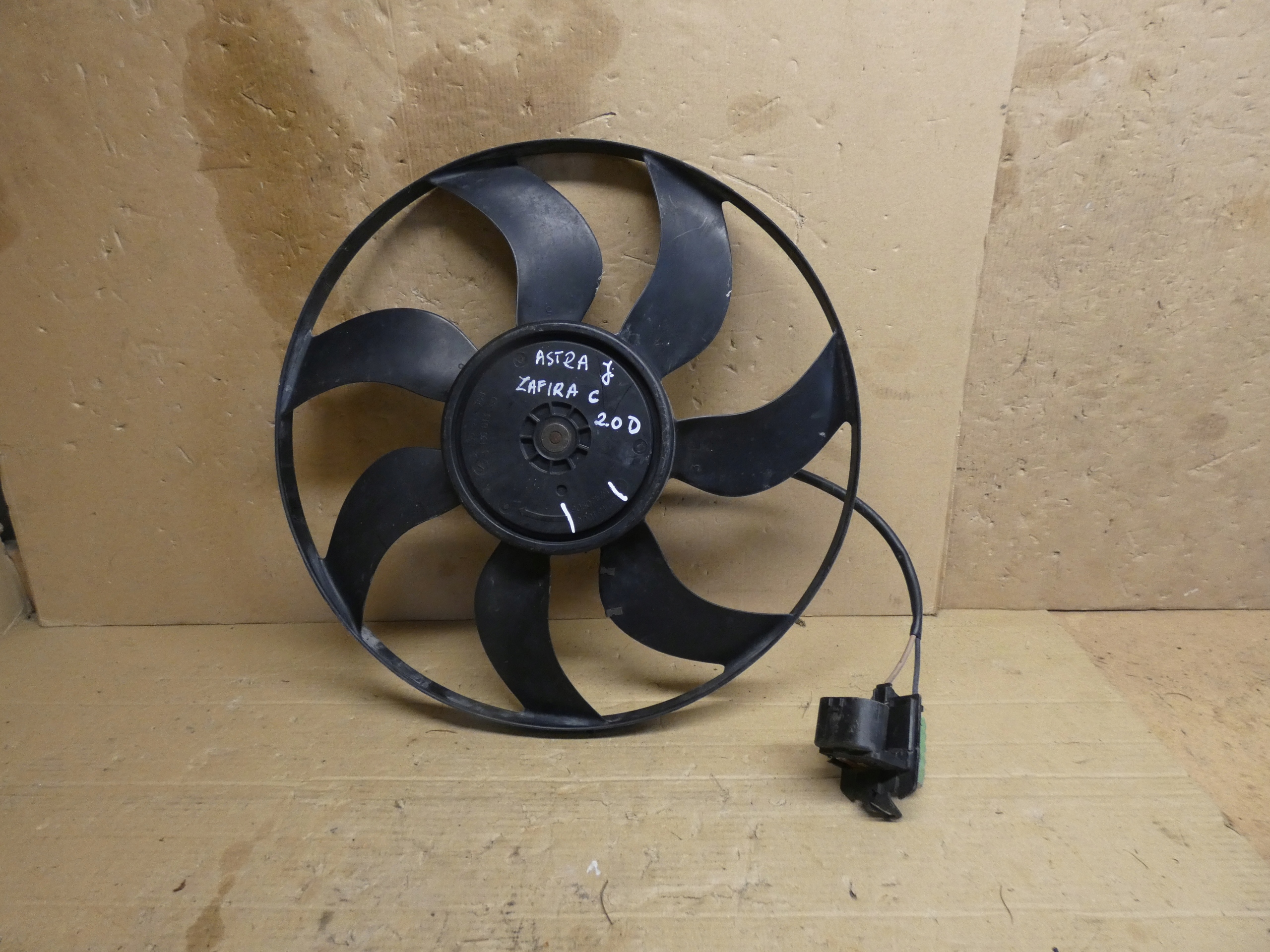 ventilátor chladiča Astra J HB 52431006