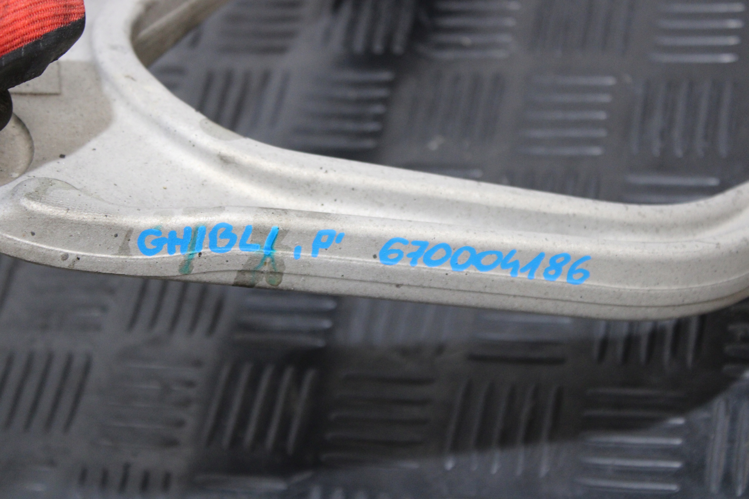 arm right front upper 6700041860 MASERATI GHIBLI M157