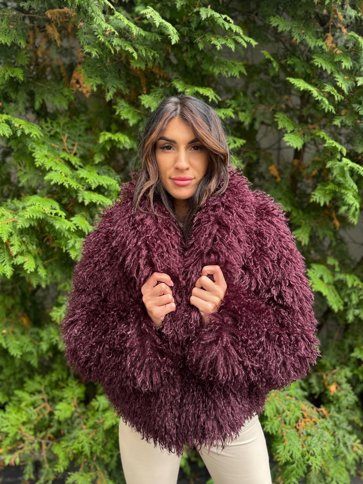 Stylová kožíšek v vínové barvě M/L