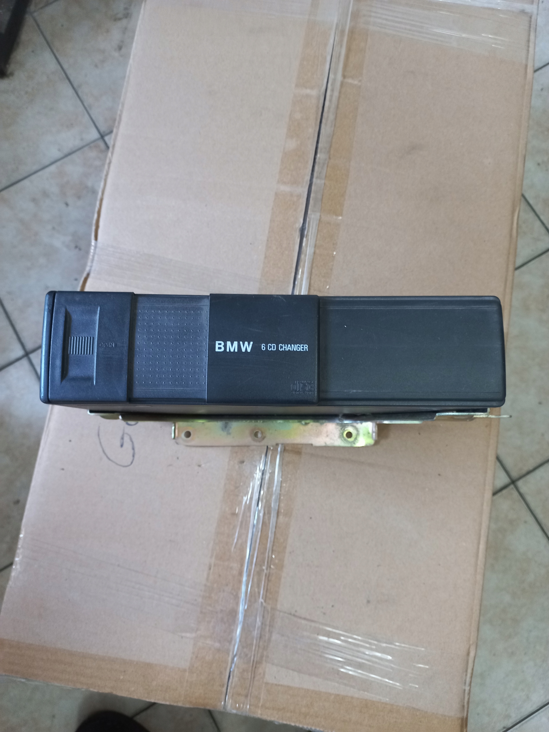 BMW E39 ZMIENIARKA PŁYT CD OE 8364931