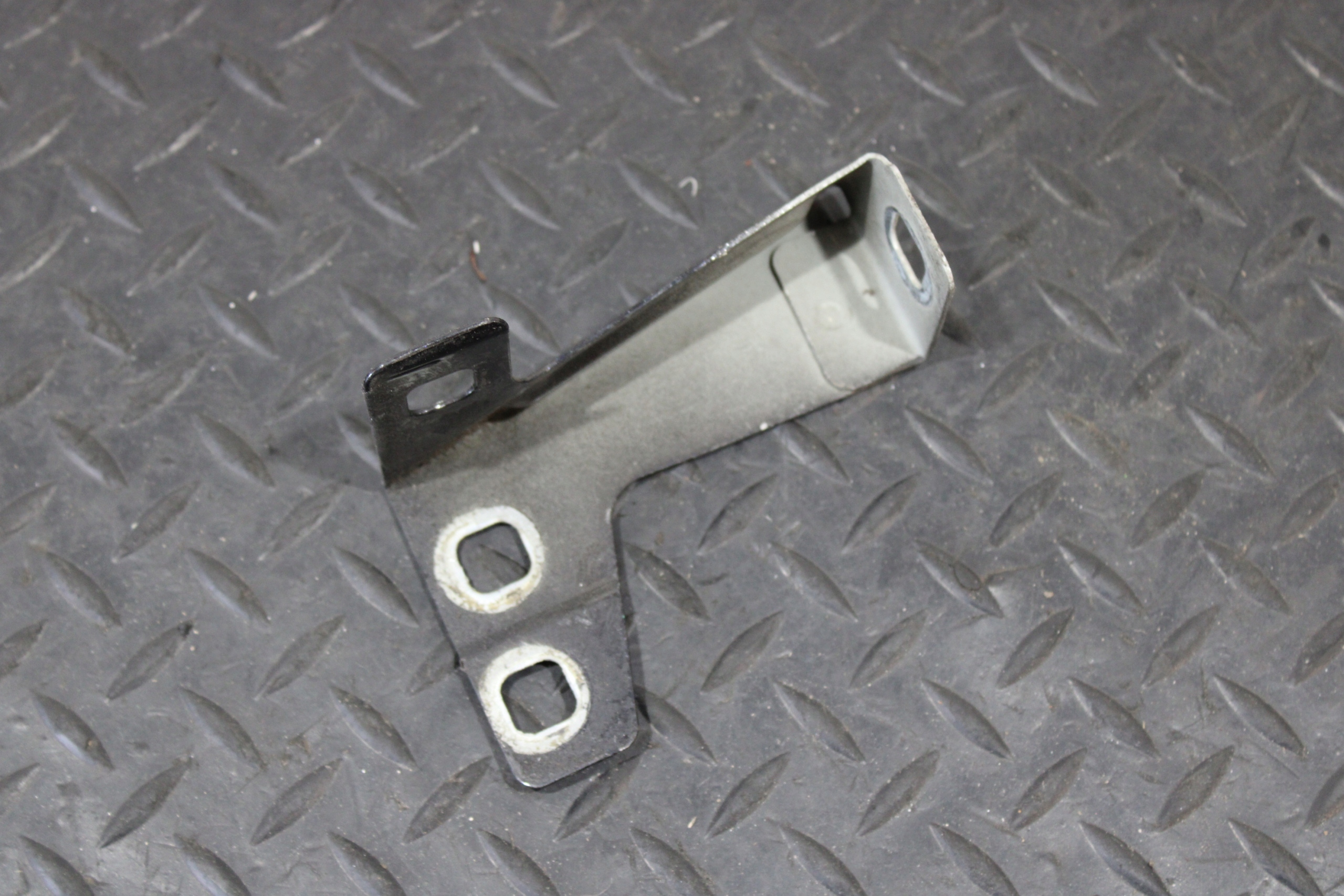 Support plaque Console Aile Droite PORSCHE CAYENNE 7L5