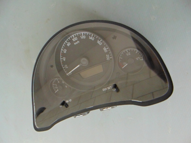 спидометр часы 1ST920861H европа SKODA CITIGO 1.0