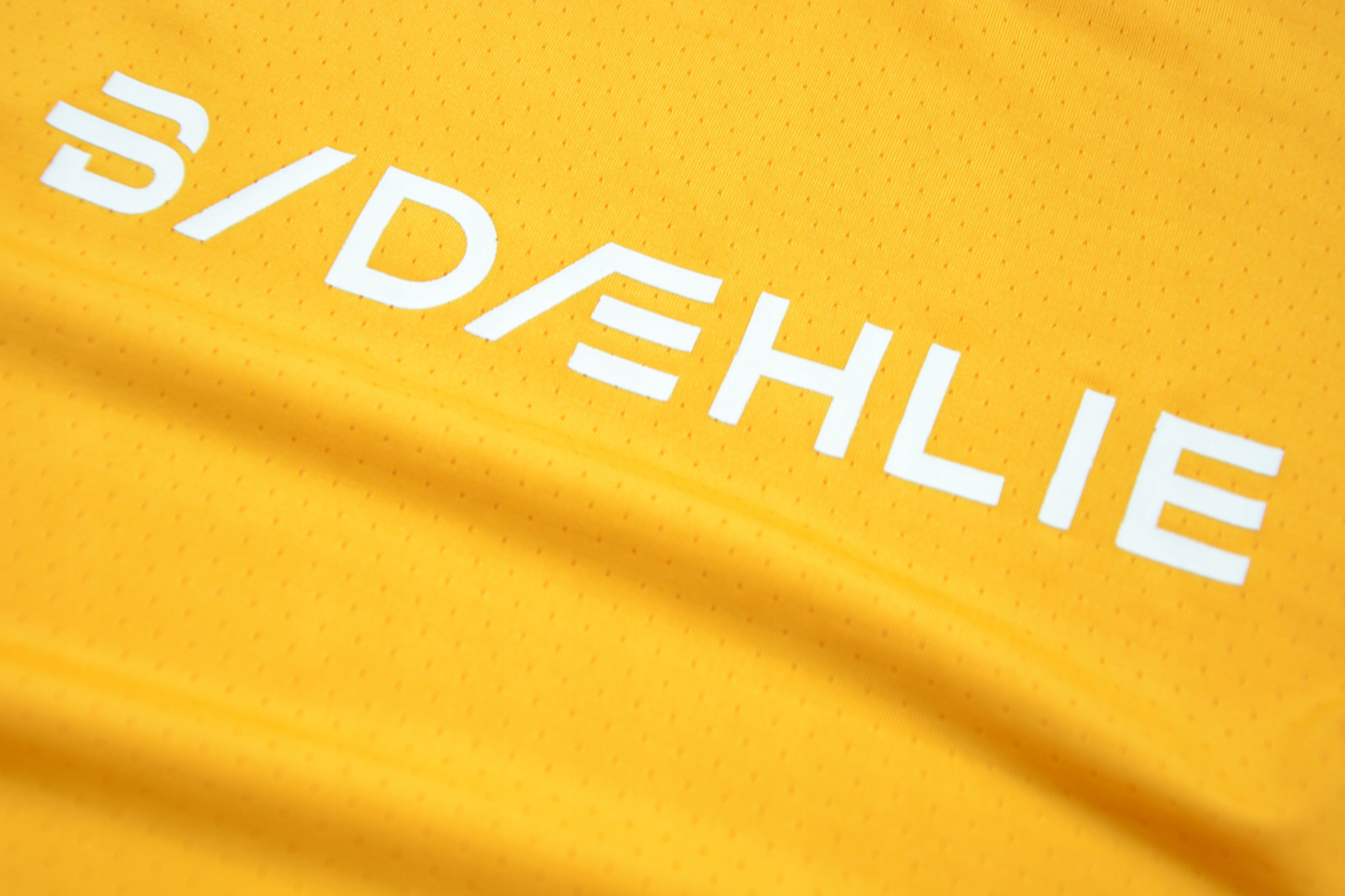 BORN DAEHLIE Stamina Lekka Koszulka Strech __ M Rozmiar M