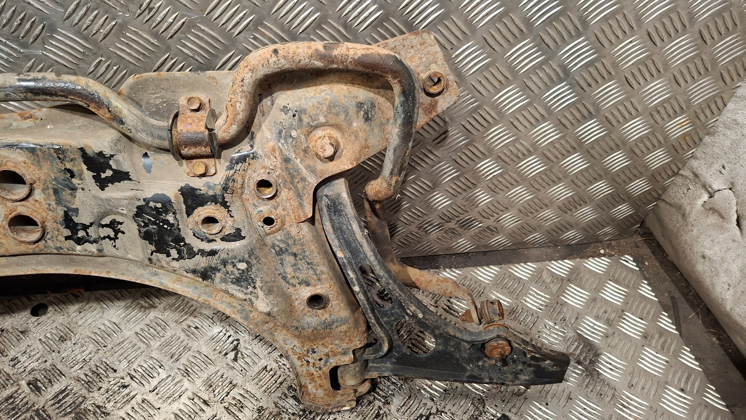 axle beam springing front SUZUKI LIANA 2001r 1.6B