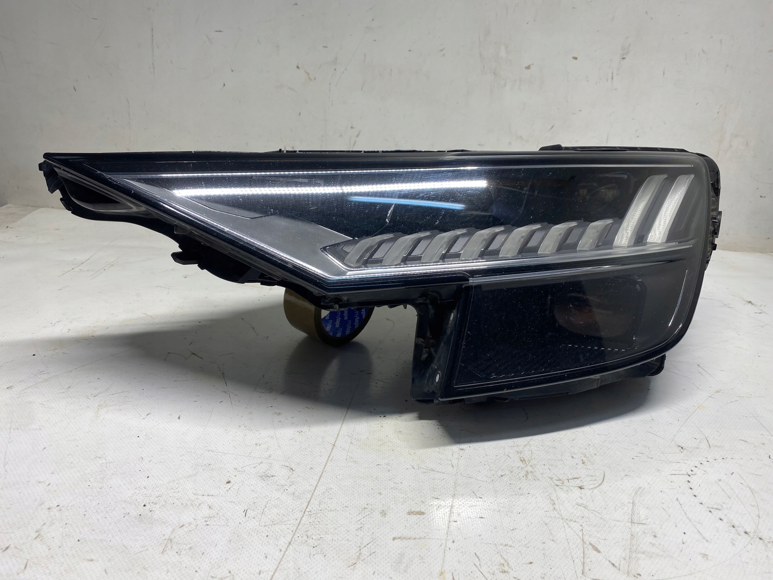 AUDI Q8 RSQ8 light left front LED MATRIX 4M8941035 18