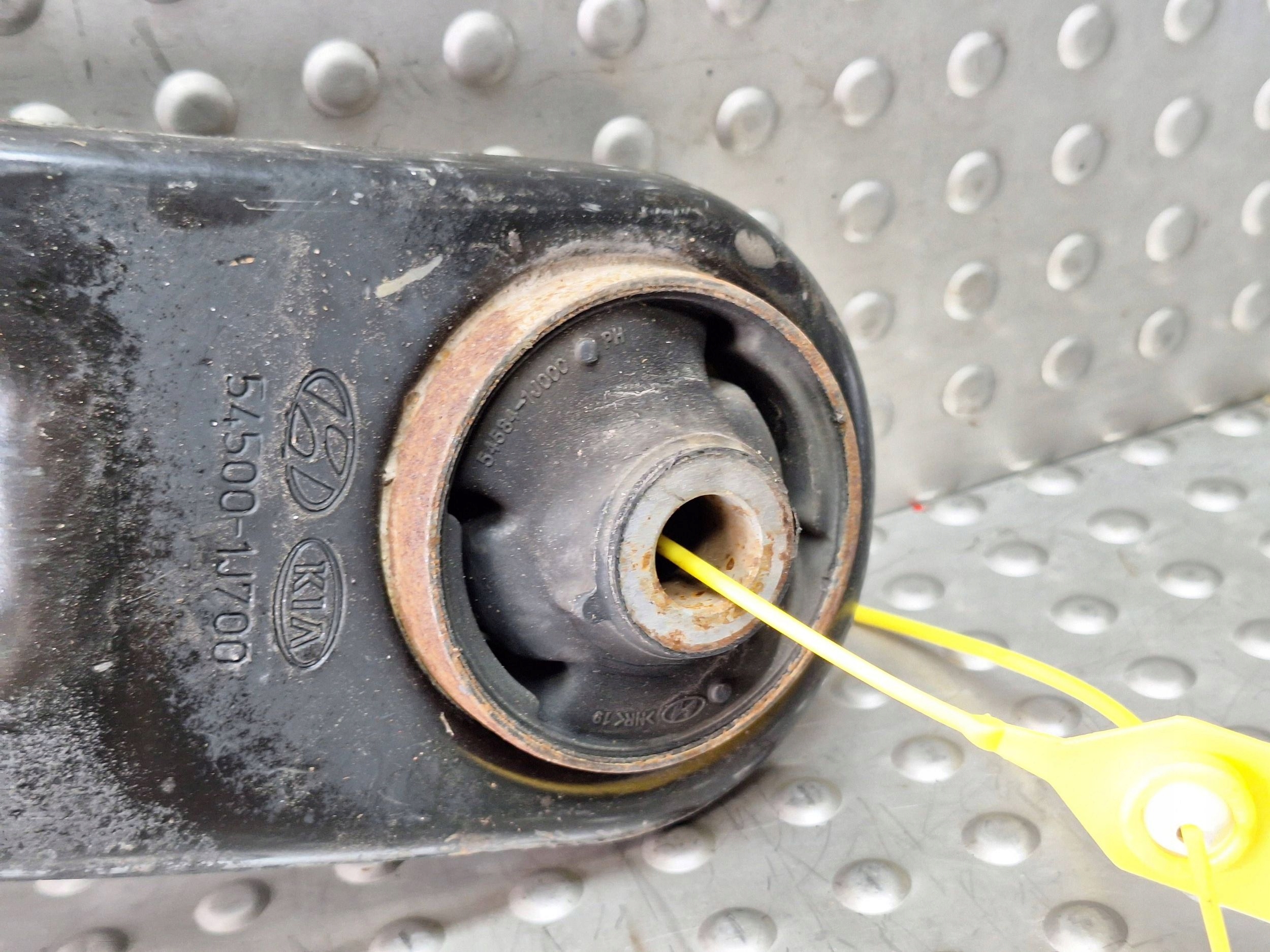 arm left front HYUNDAI i20 and 08-14 54500-1J700