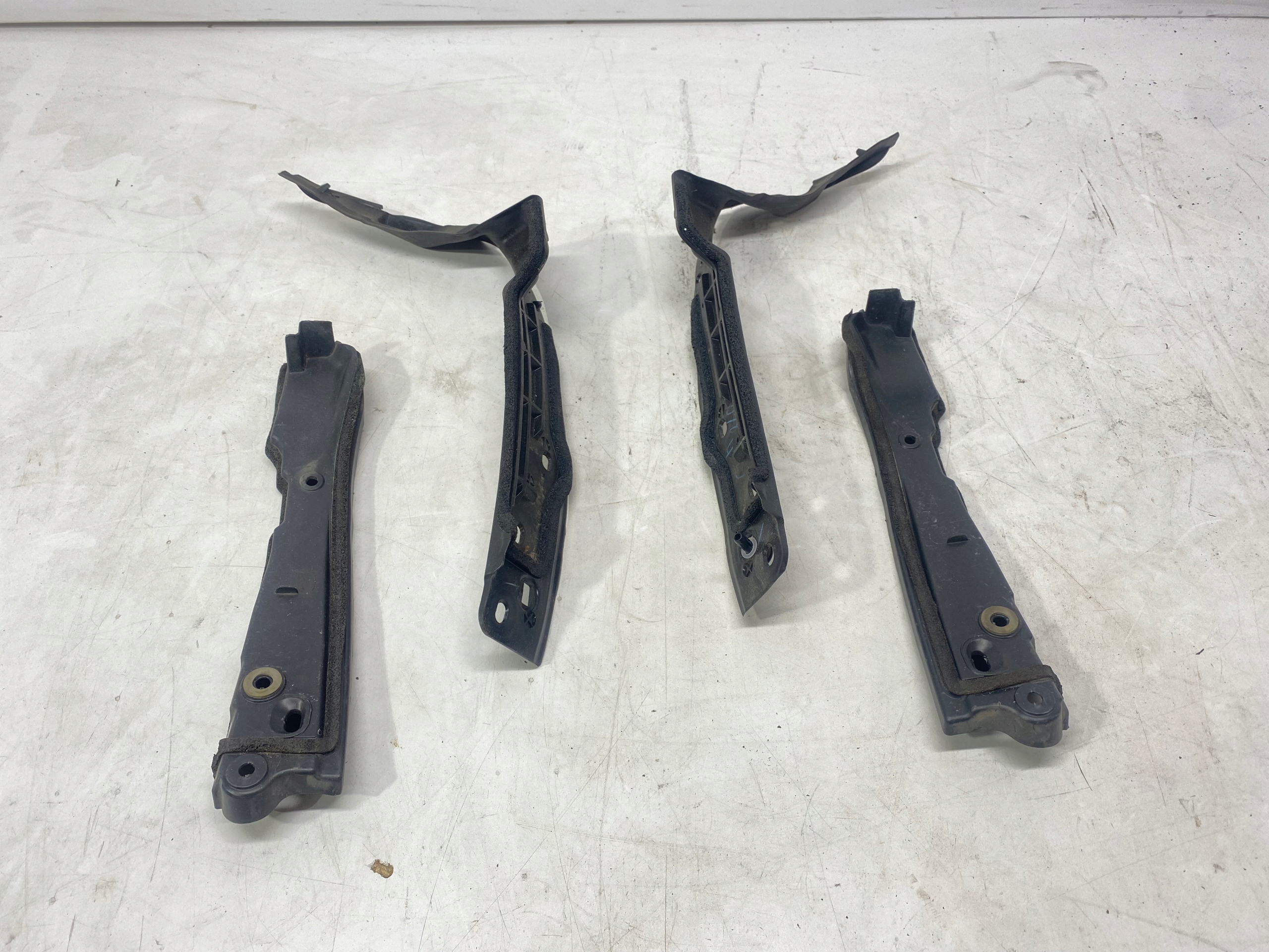 LEXUS IS 200T 300H 16r WYGLUSZENIE BLOTNIKA PRZOD