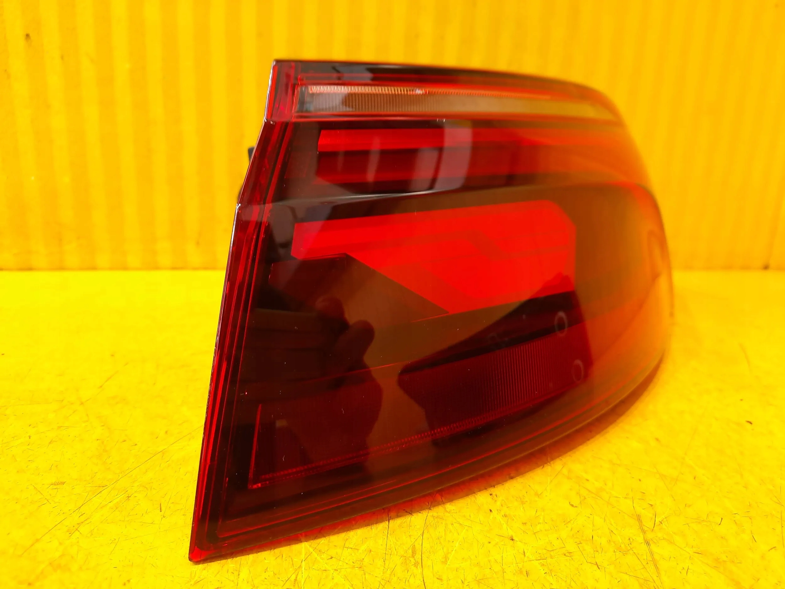 Audi Q8 ФАРА ЗАД. PRAWAm8945092a МАТРИКС USA