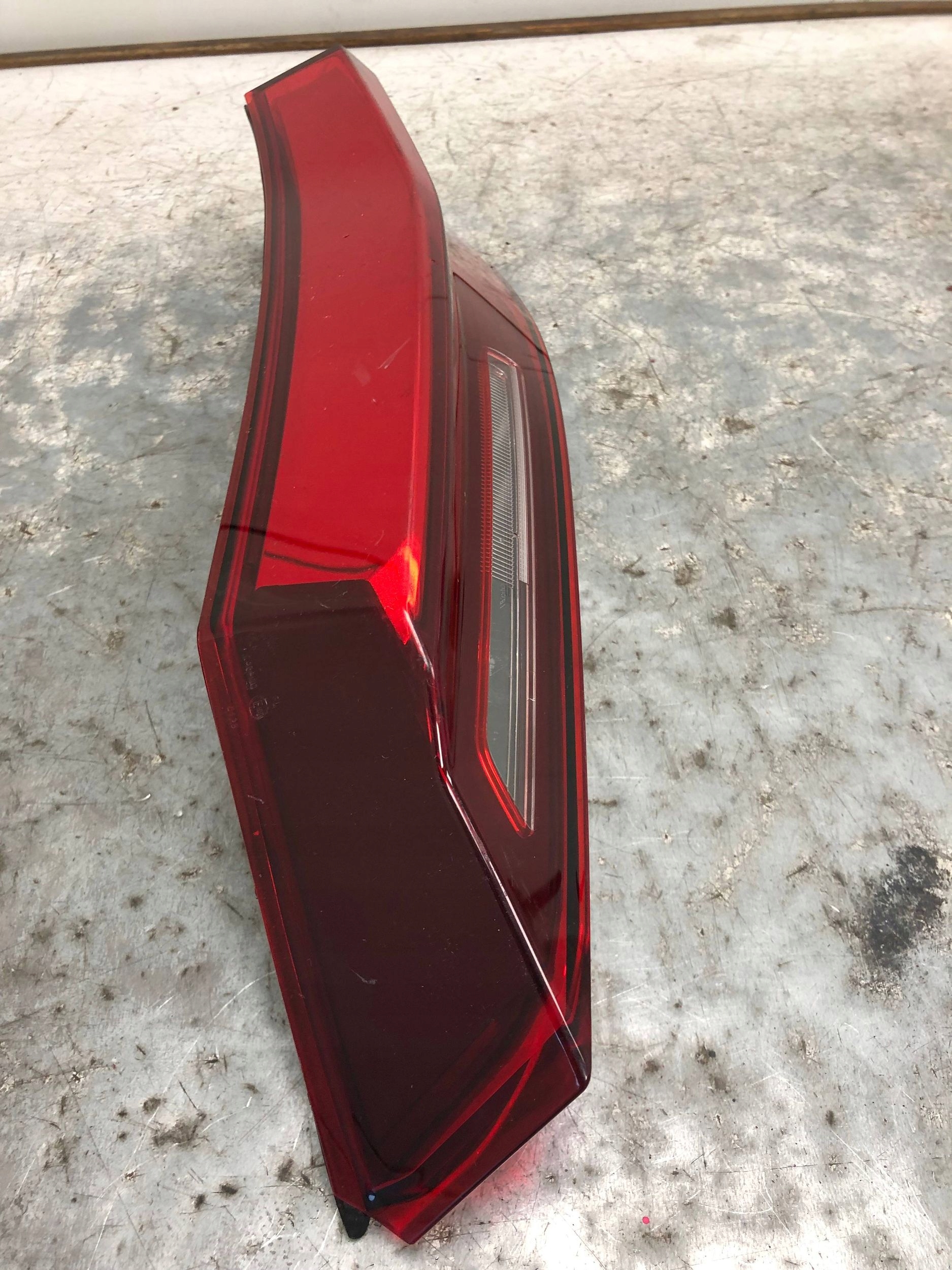 light LED left rear part to the bonnet BMW X1 U11