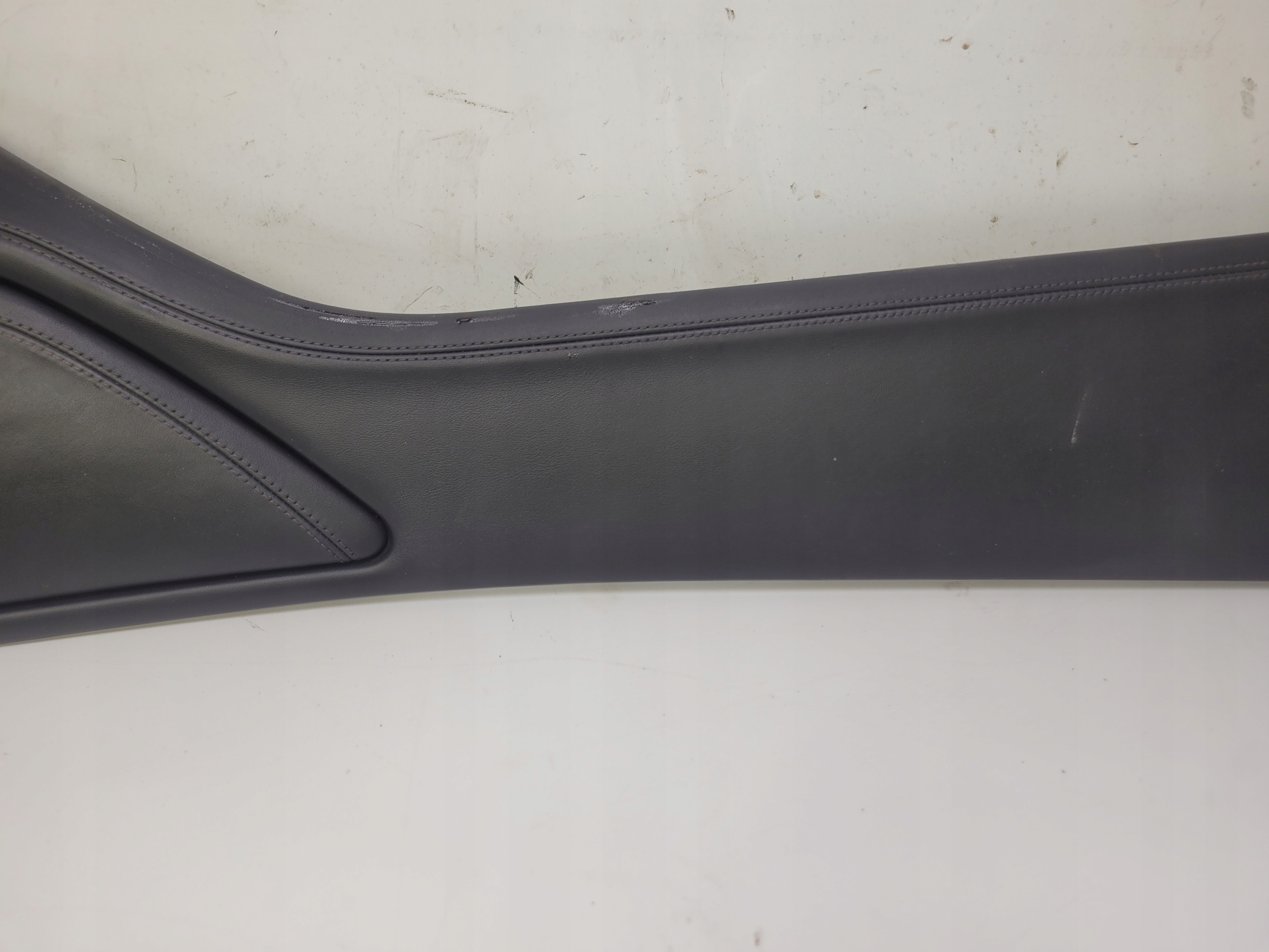 BLENDE ABDECKUNG TUNELU SRODKOWEGO AUDI A8 D4 4H1863303C