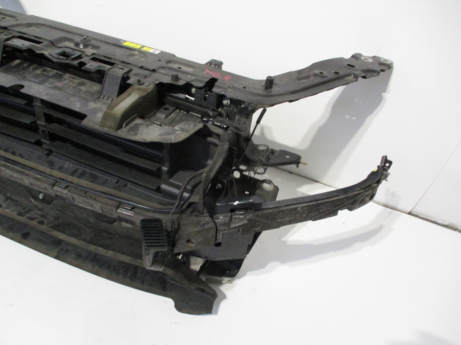 Pas przedni chłodnice JAGUAR E PACE 2,0D AUTO Numer katalogowy części JAGUAR PAS PRZEDNI