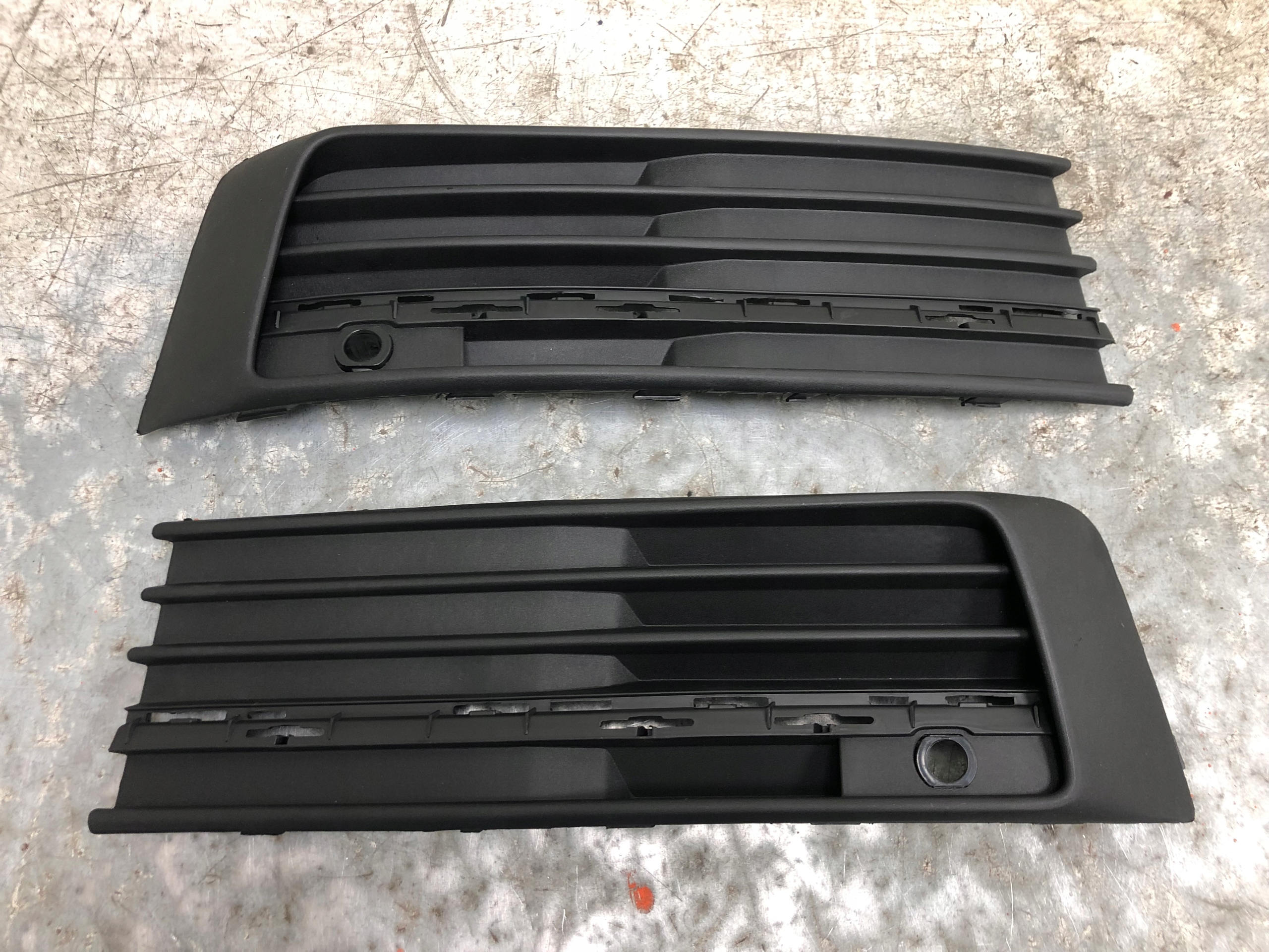 grid of a bumper front left right PDC VW T6 7E5853684 7E5853683