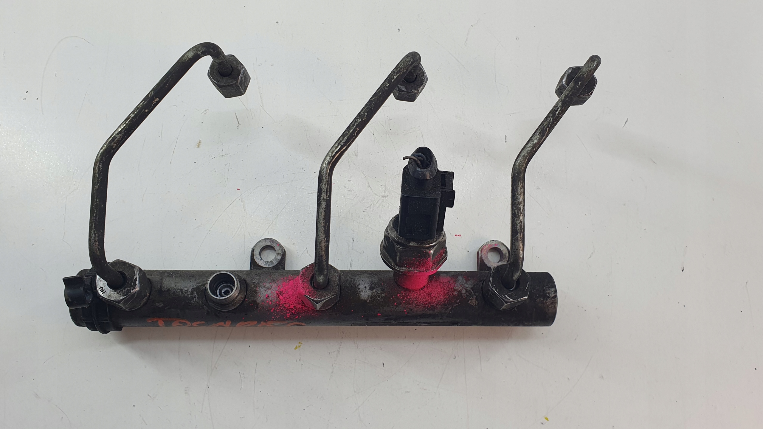 VW Touareg 7L Lift 07- 3.0 Tdi BKS injection ramp left sensor