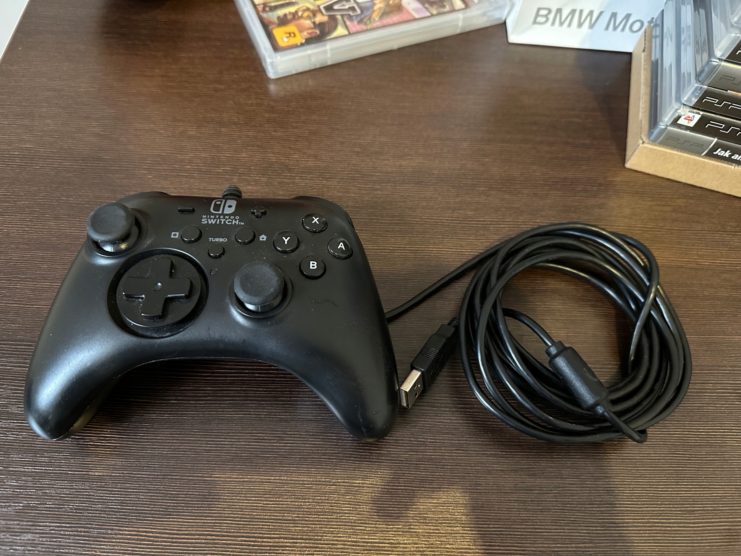 Pad przewodowy do konsoli Nintendo Switch czarny