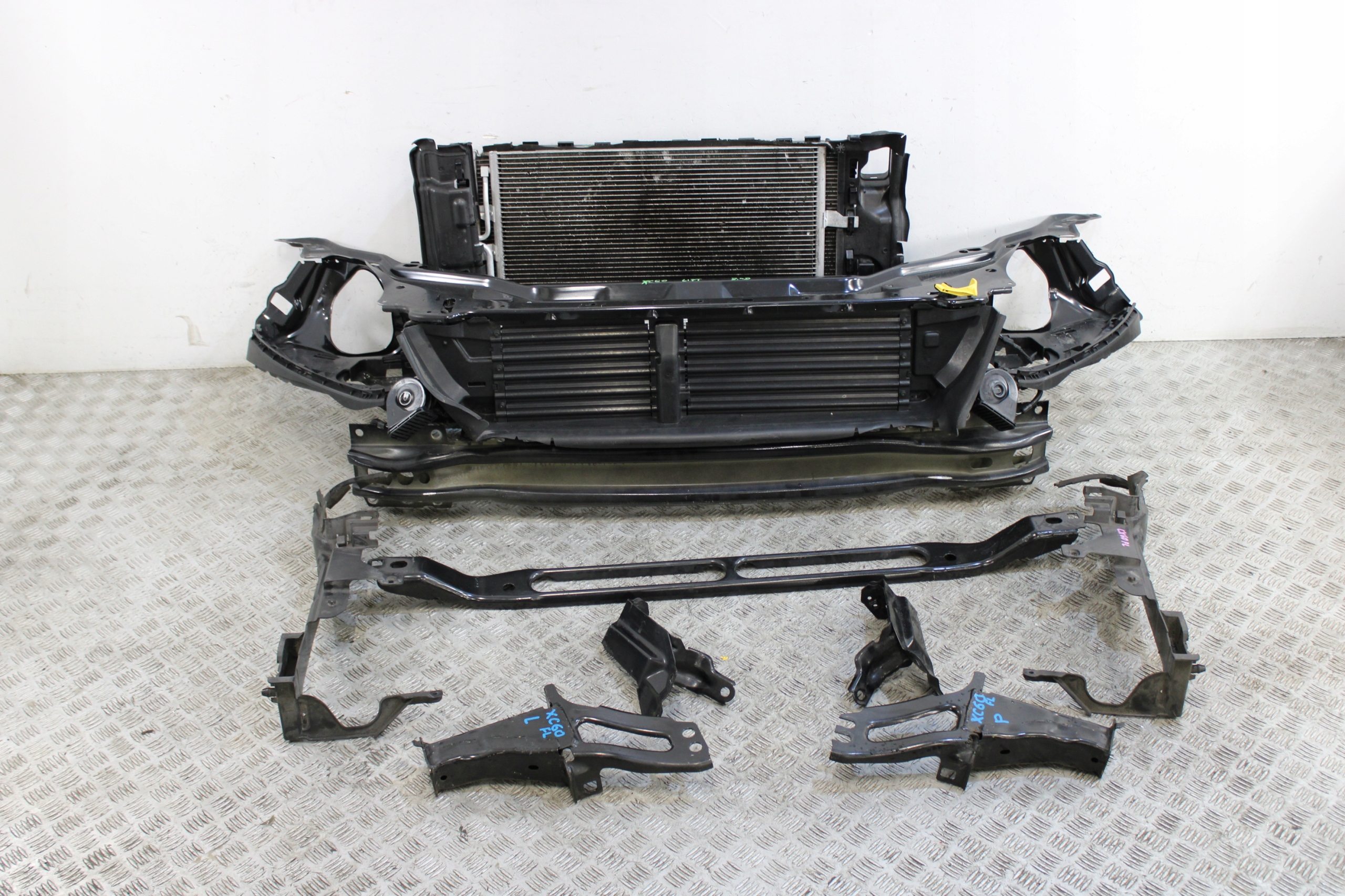 support panel for radiators front radiator pillar VOLVO XC60 LIFT 2.4D