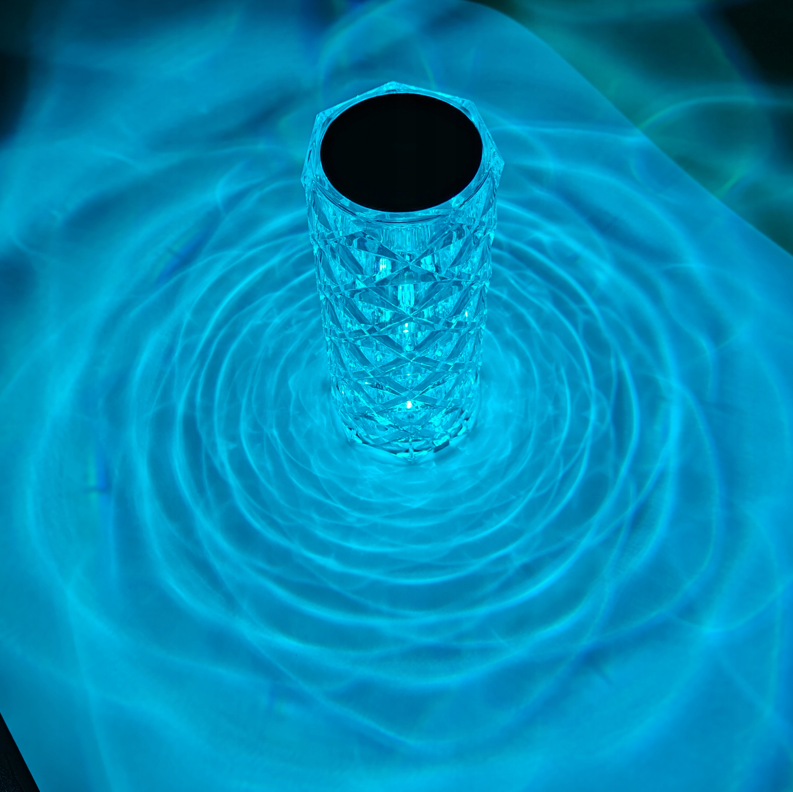 LAMPKA NOCNA RÓŻA PROJEKTOR RZUTNIK RÓŻY LED DO SYPIALNI NA BIURKO PREZENT Kod producenta LAMPKA NOCNA PROJEKTOR RÓŻA LED 5906112680305