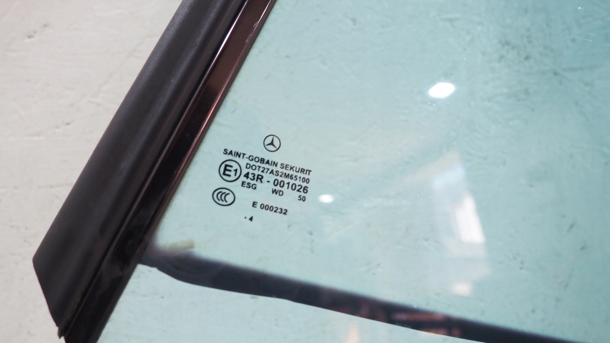 Mercedes CLK W209 window door left rear part