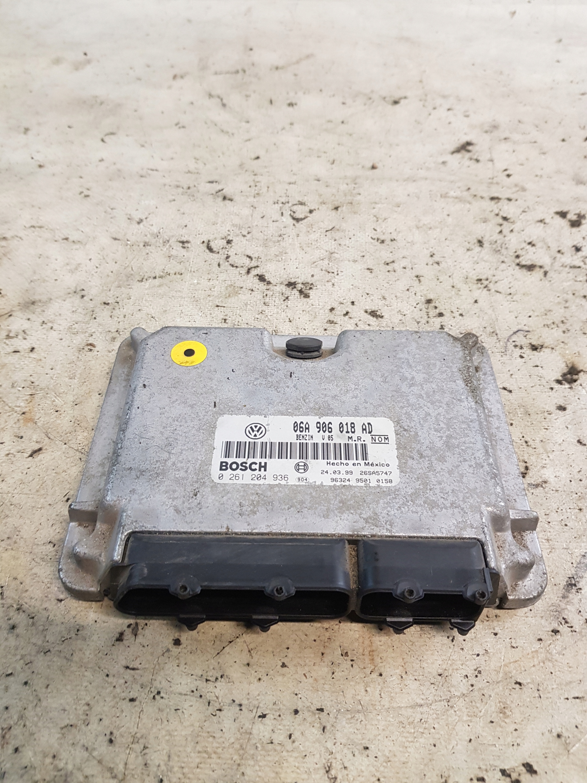 control unit of the engine VW NEW BEETLE 2.0B 06A906018AD 0261204936