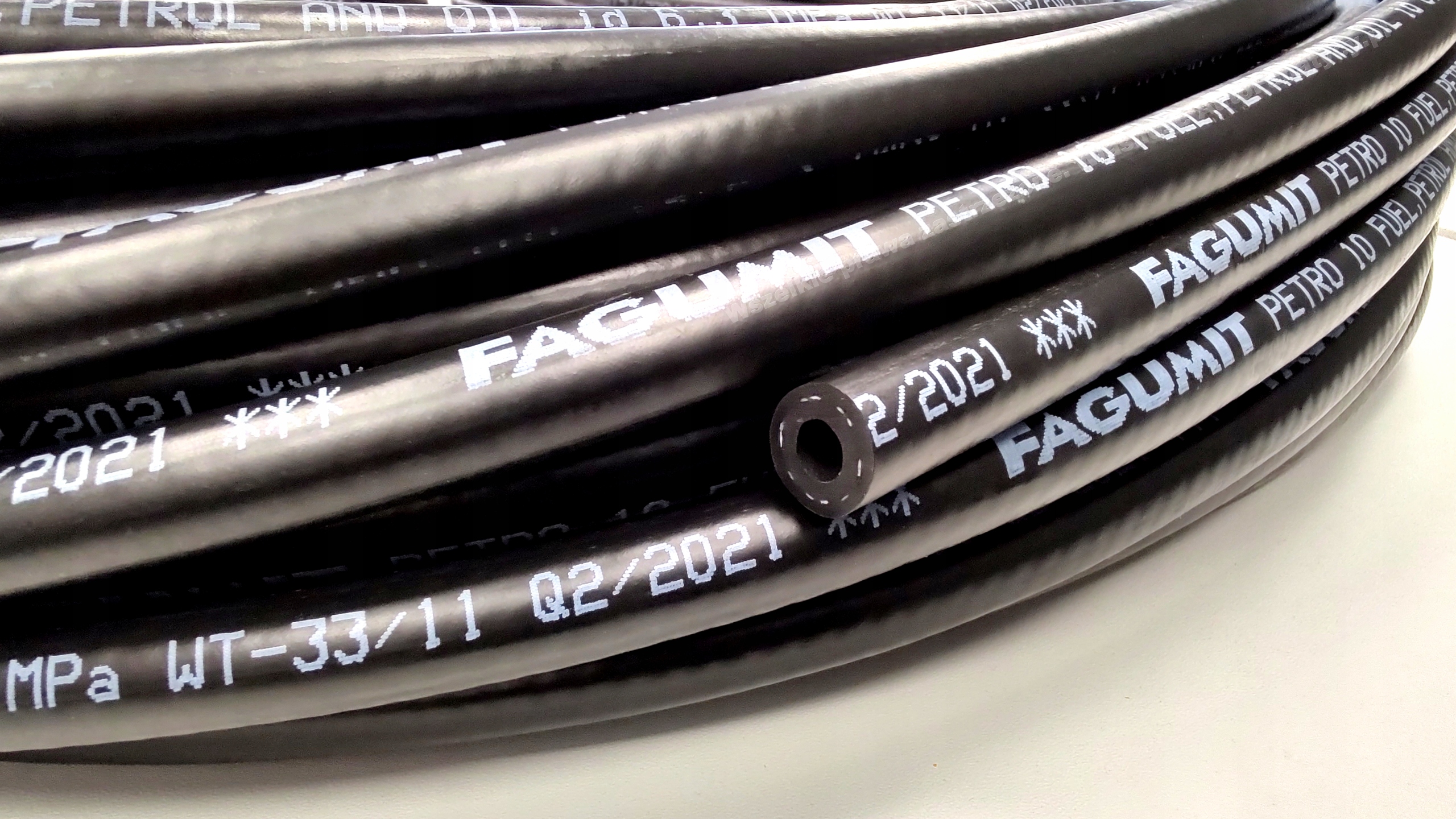 

Wąż przewód paliwowy 8mm gumowy 10BAR