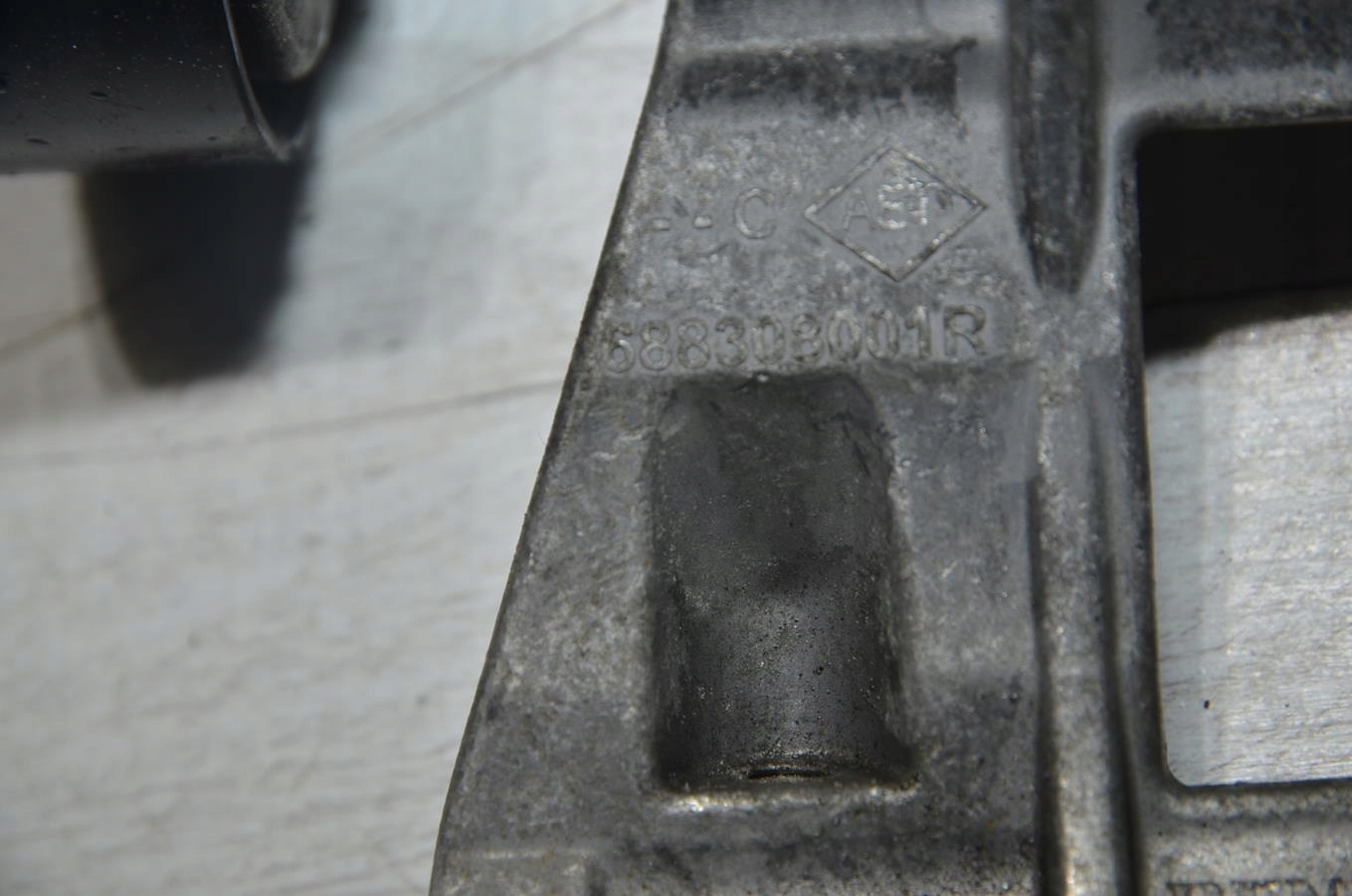 Stütze alternatora Spanner Dacia Duster II 18r