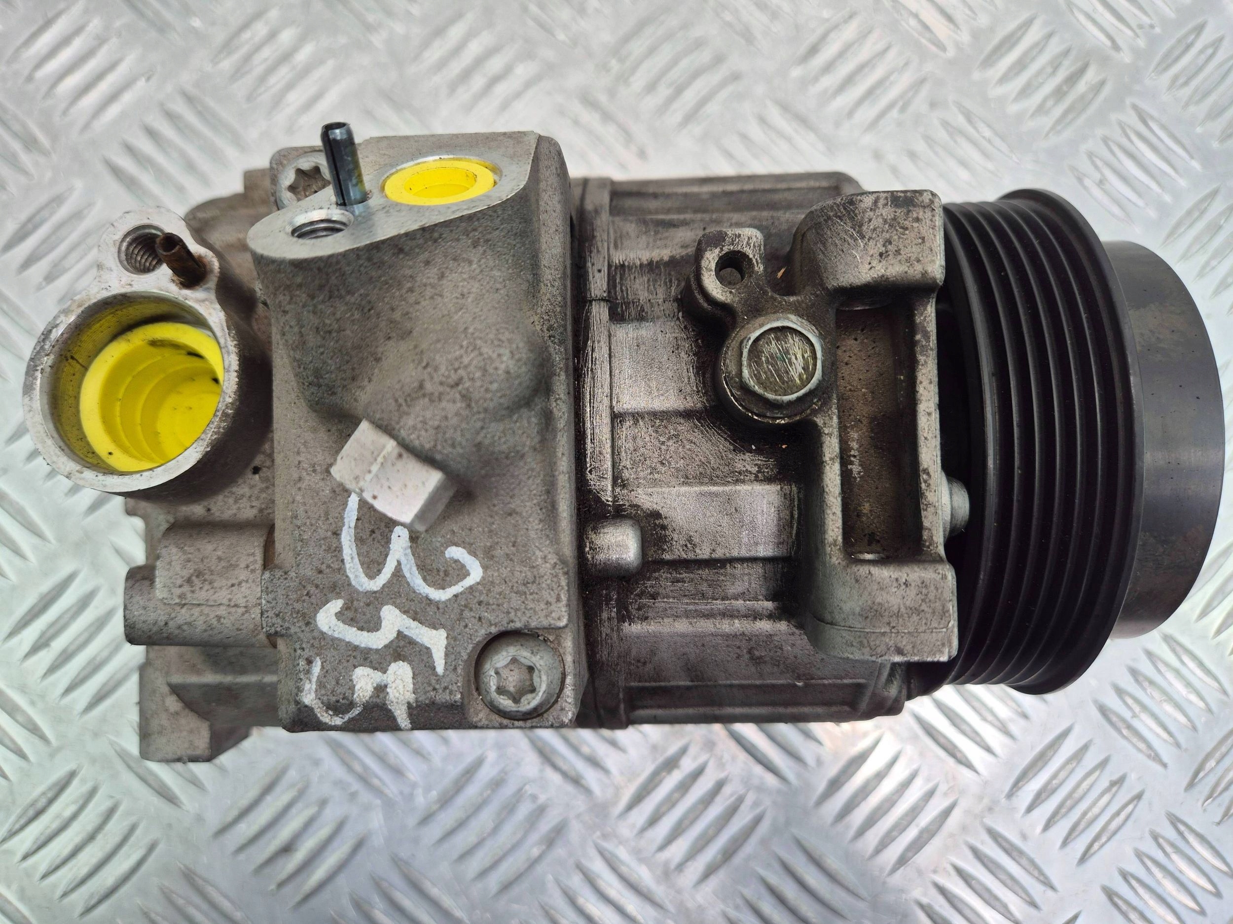 Mercedes E250 CGI W212 compressor; compressor of the air conditioning A0022304511
