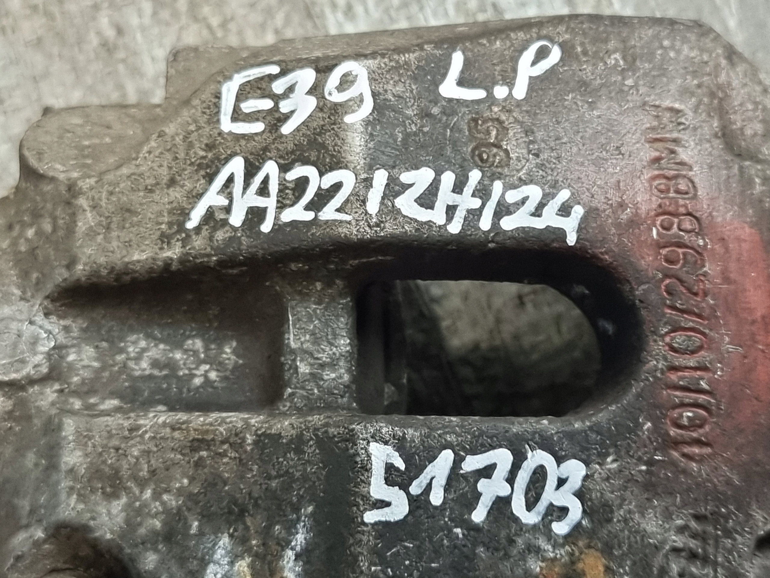 třmen brzdový levý záď BMW 5 E39