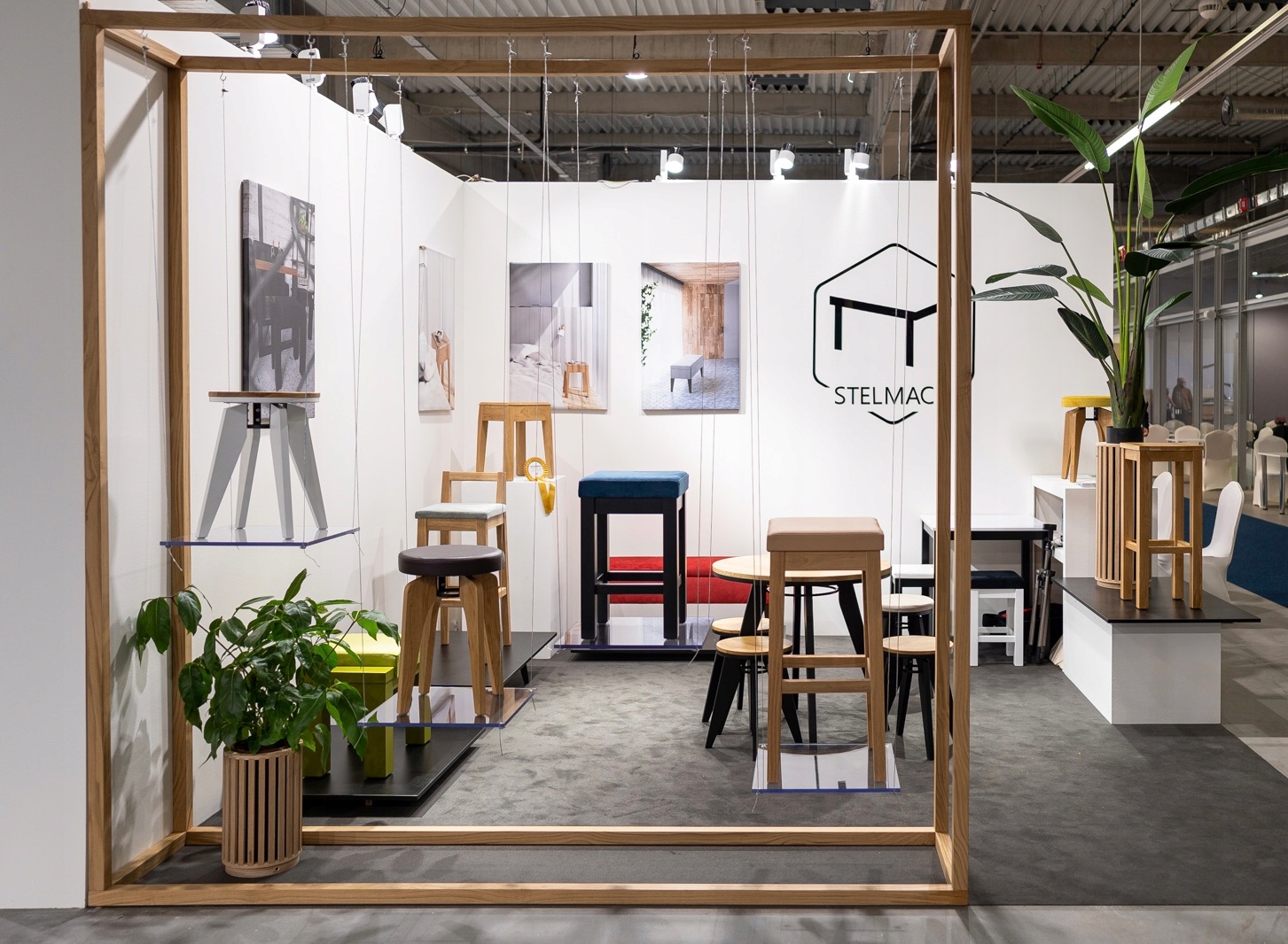 Taboret drewniany stołek tapicerowany Stelmach Ergo RÓŻNE KOLORY lakier Stan opakowania oryginalne