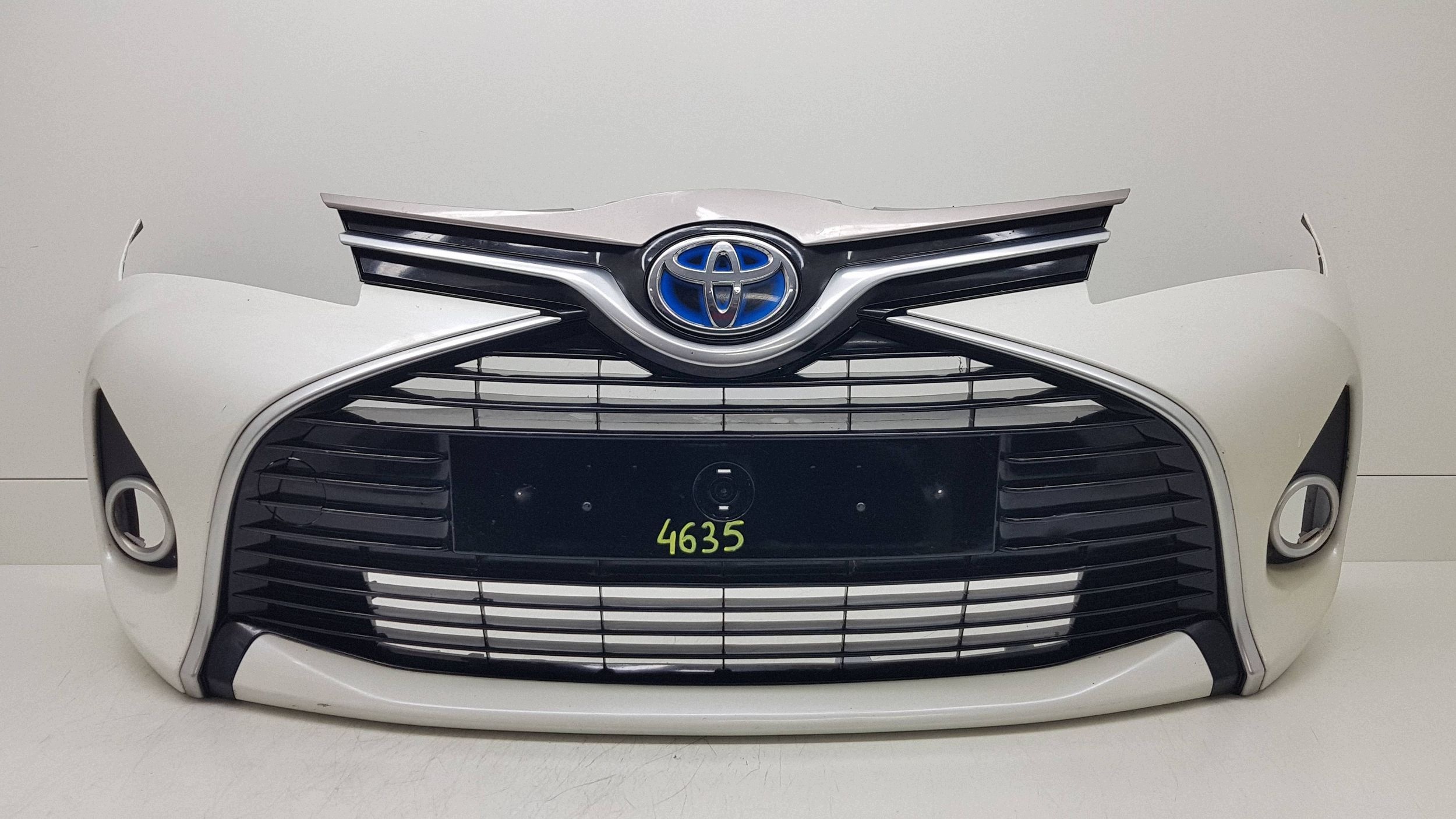 TOYOTA YARIS 3 III 2014 - bumper front 5302-OD030