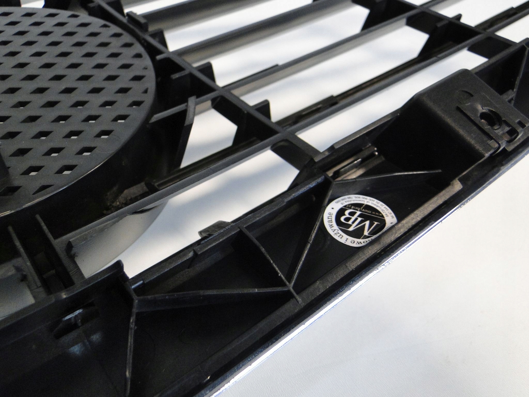 MERCEDES E W211 211 GRILL ATRAPA AVANT AMG SPORT Strona zabudowy przód